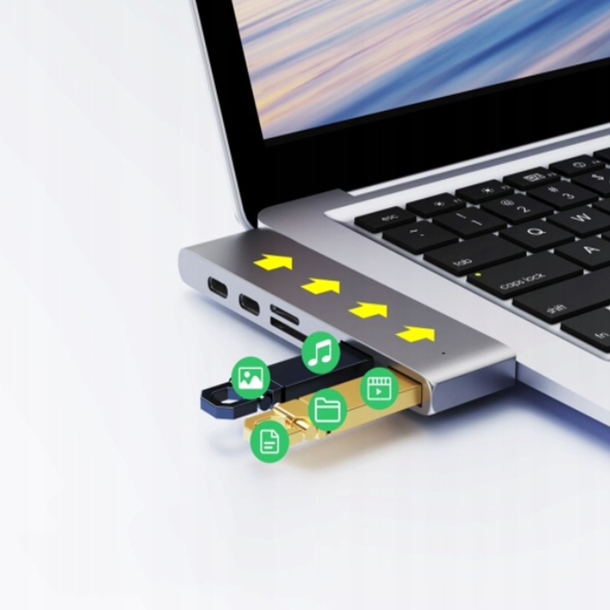 Laptop podłączony do huba z pendrive'ami i ikonami różnych typów plików.
