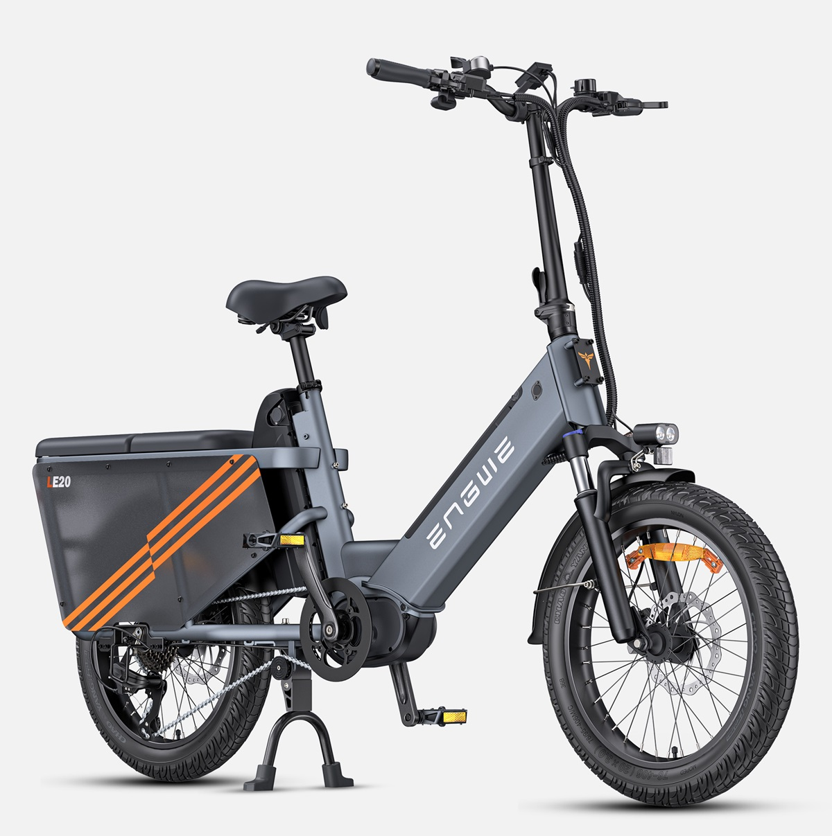 Ein E-Bike wird von der Seite gezeigt, mit einer Box hinten, grau und schwarz.