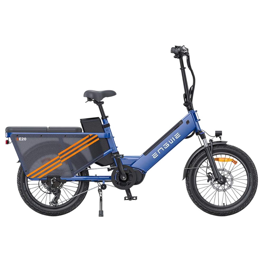 Blaues Elektrofahrrad mit orangefarbenen Details und schwarzen Reifen. Es hat einen Heckladeraum.