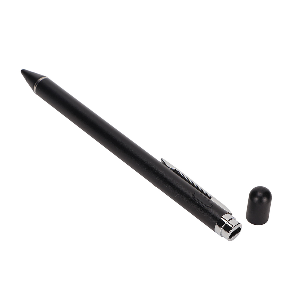 Schwarzer Eingabestift mit silbernem Clip und separater schwarzer Kappe, auf Weiß.