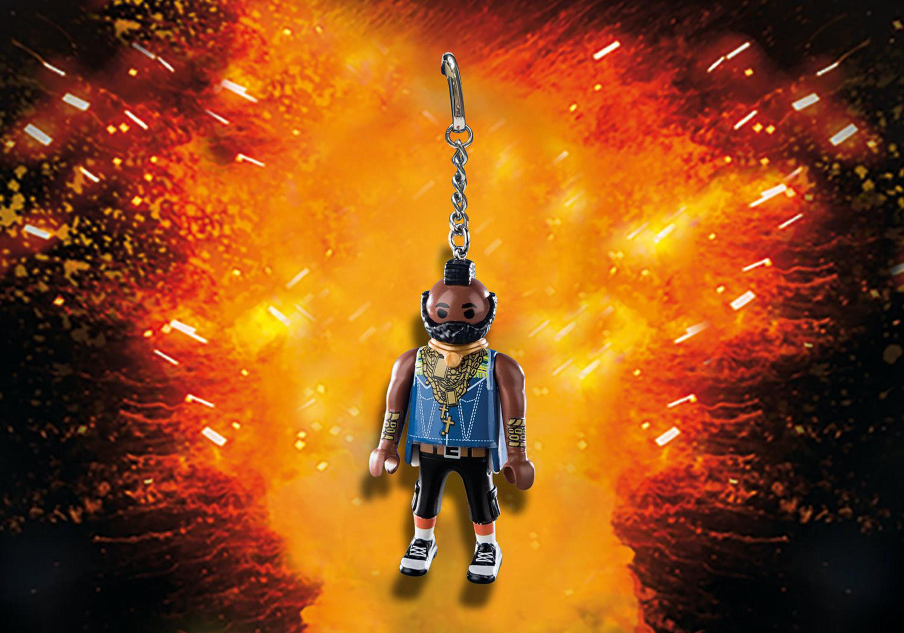 Mr. T-Figur mit Goldketten vor explodierendem orange-roten Hintergrund.