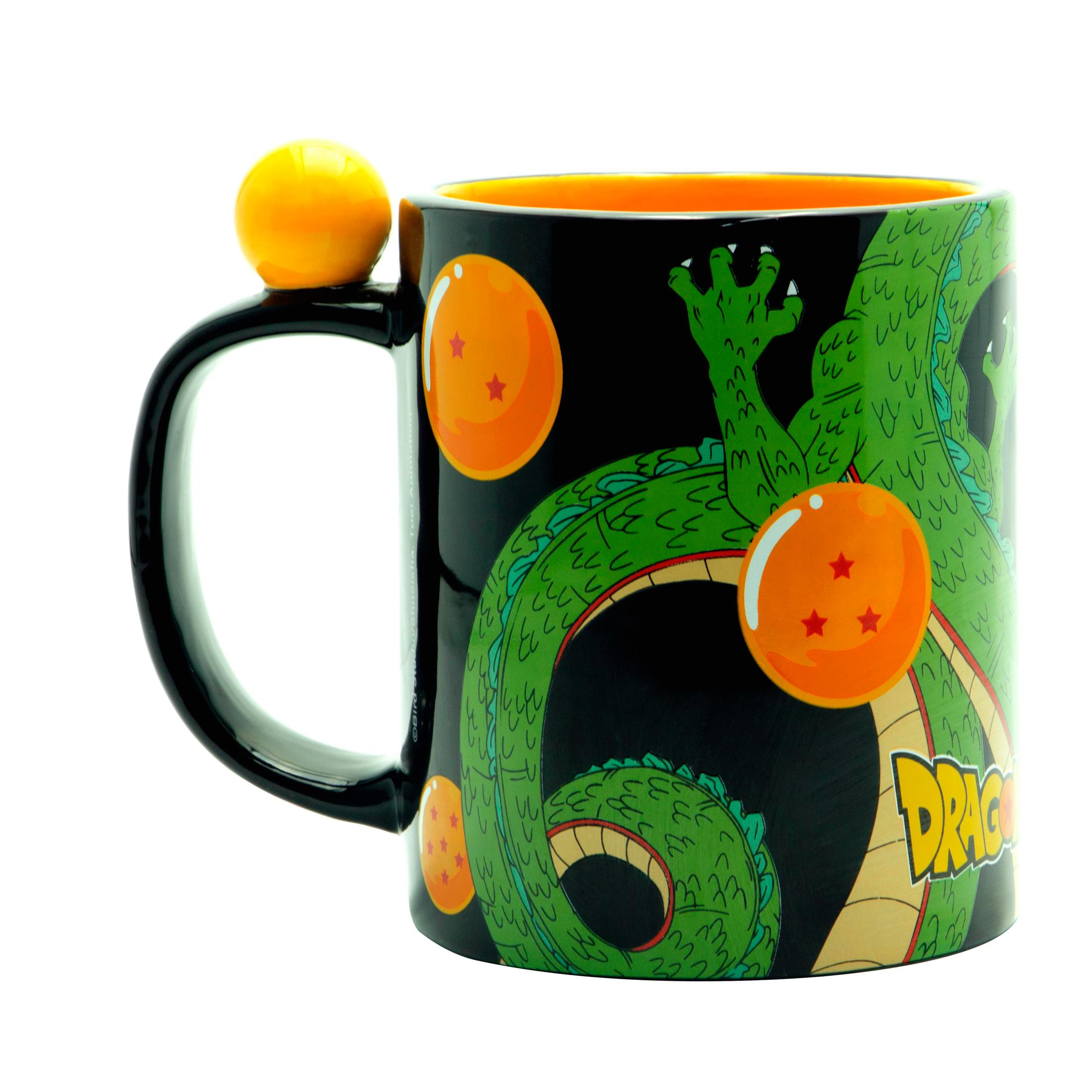 Dragon Ball Z-Tasse mit Drachen-Grafik, Dragon Balls und schwarzem Griff.
