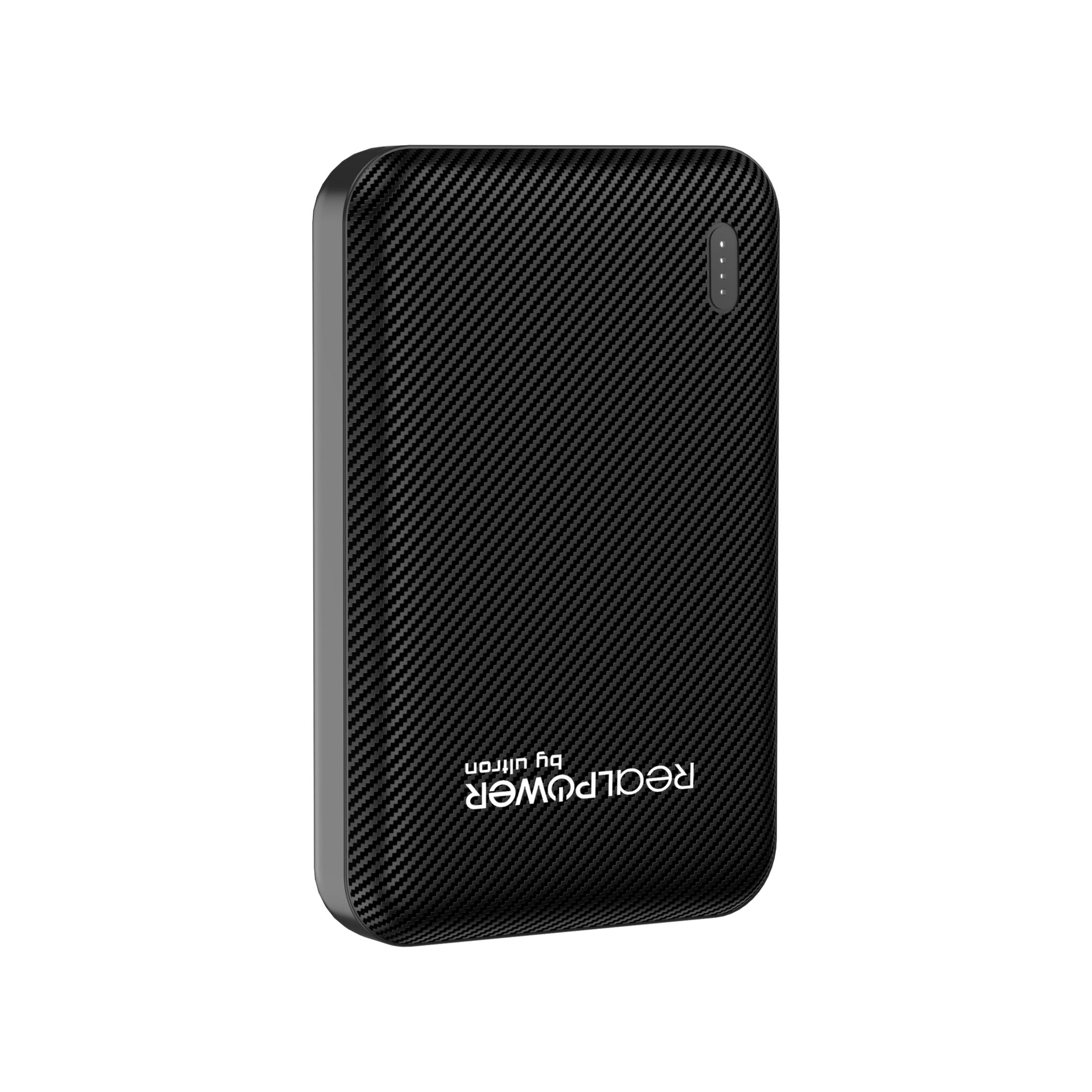 Un power bank nero con una superficie strutturata. Ha il marchio e gli indicatori di carica sulla parte superiore.