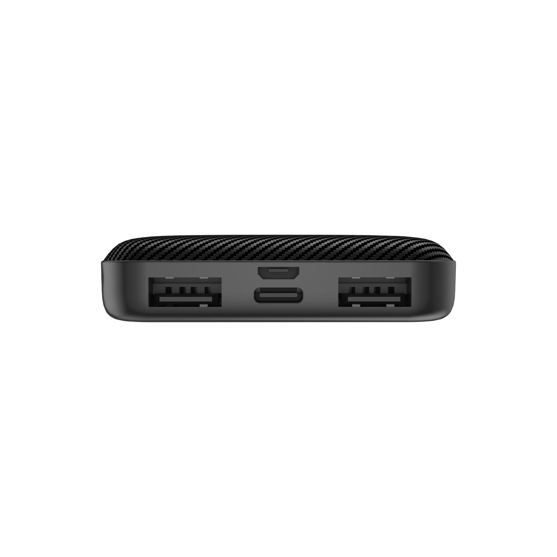 La parte inferiore di un power bank nero con porte USB e una porta USB-C per la ricarica.