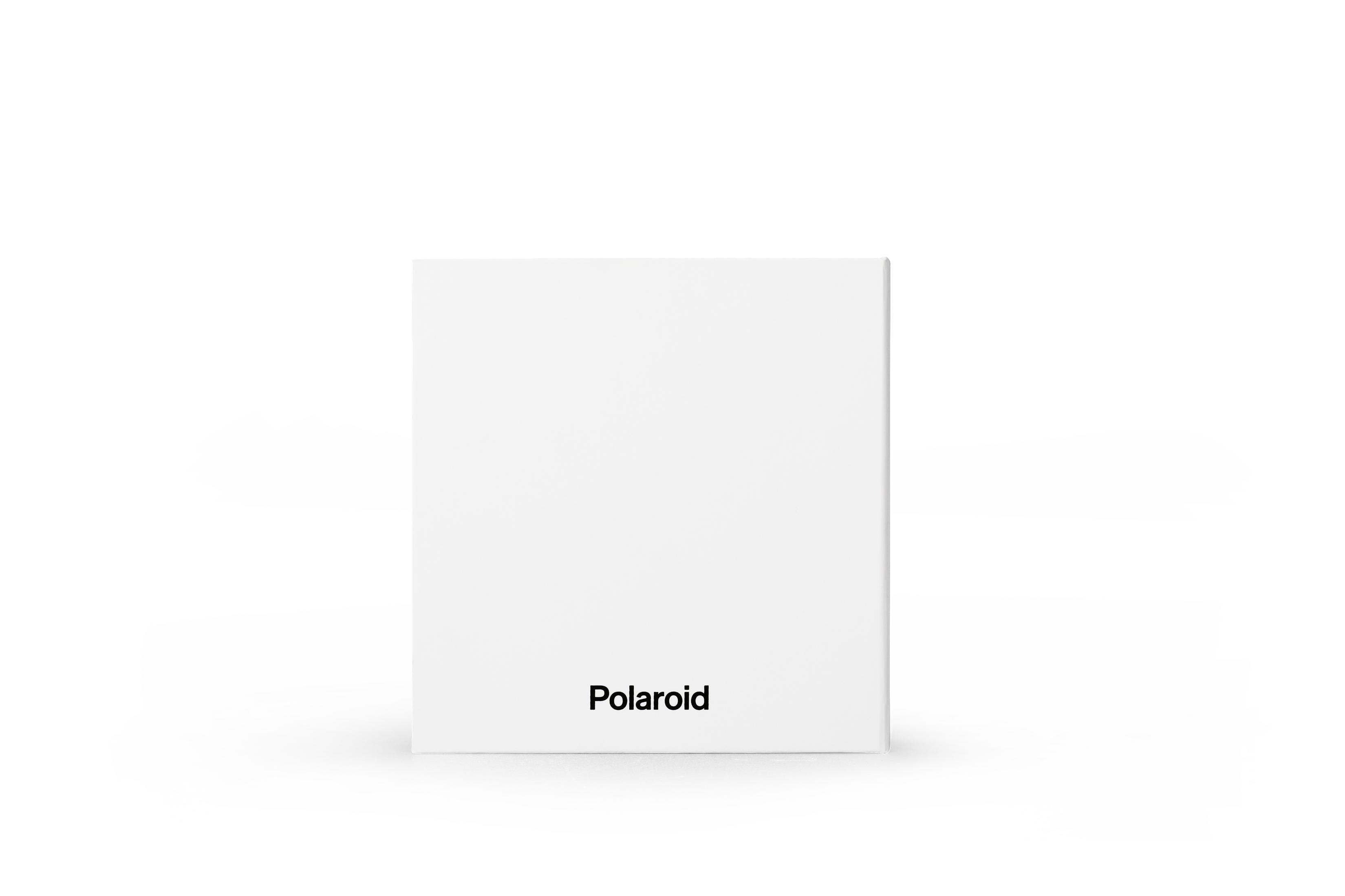 Ein weißer quadratischer Block mit dem Wort 'Polaroid' darauf geschrieben.