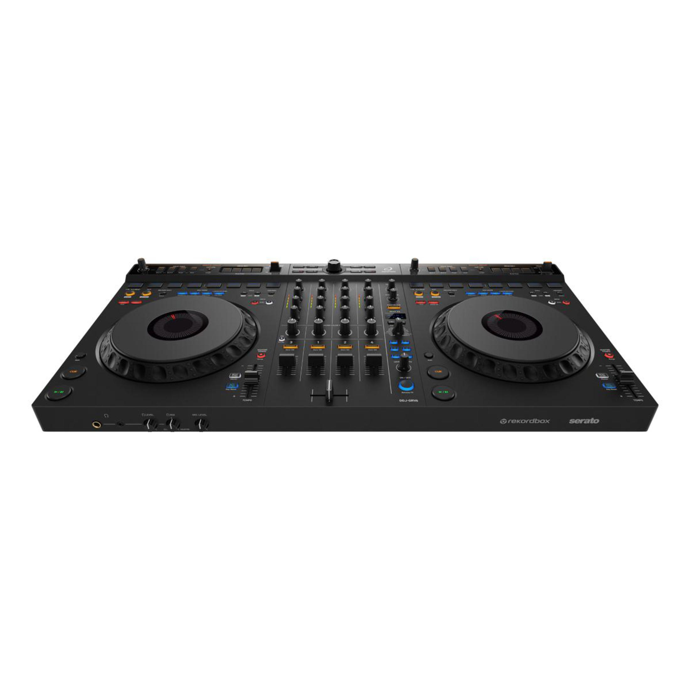 Mixer DJ nero con due giradischi, pulsanti e sfondo bianco.