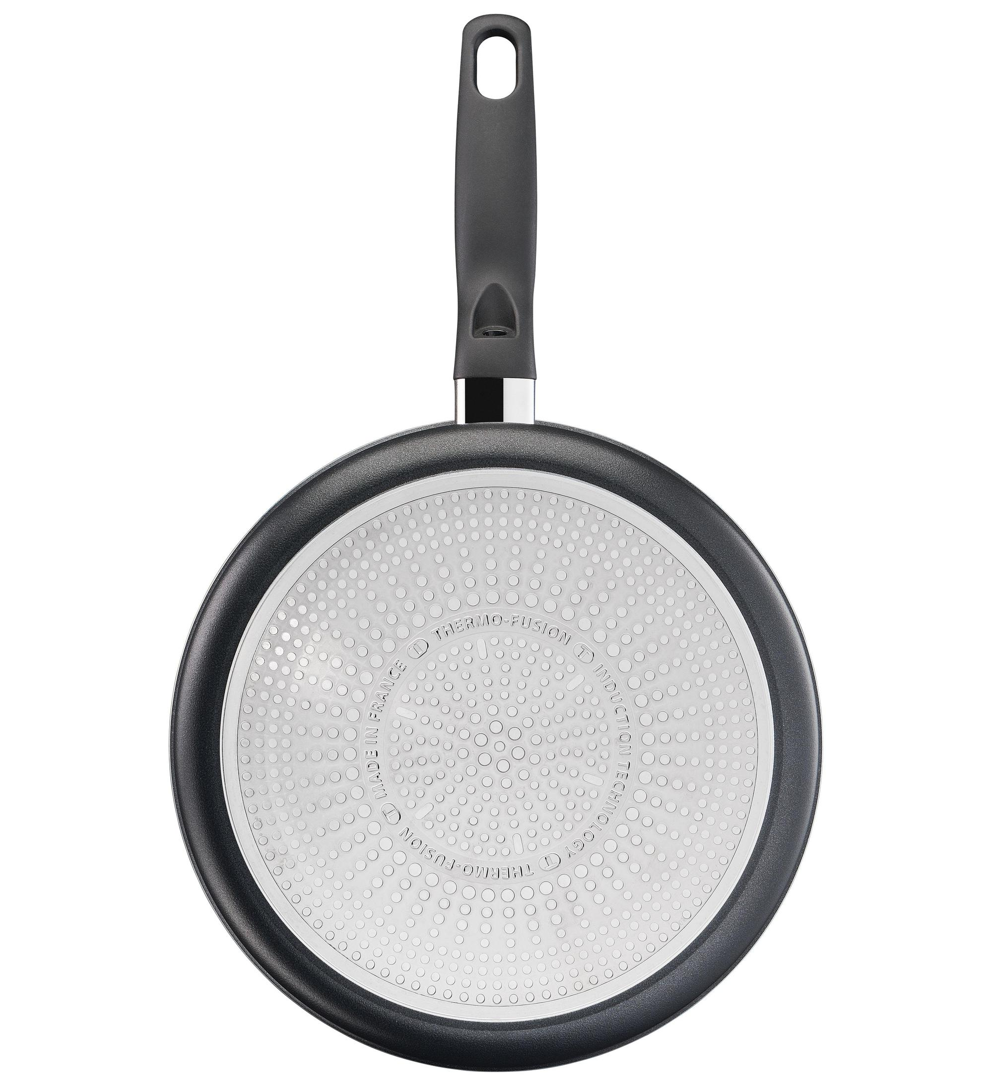 Black frying pan with a handle, showing the bottom with Thermo-Fusion.