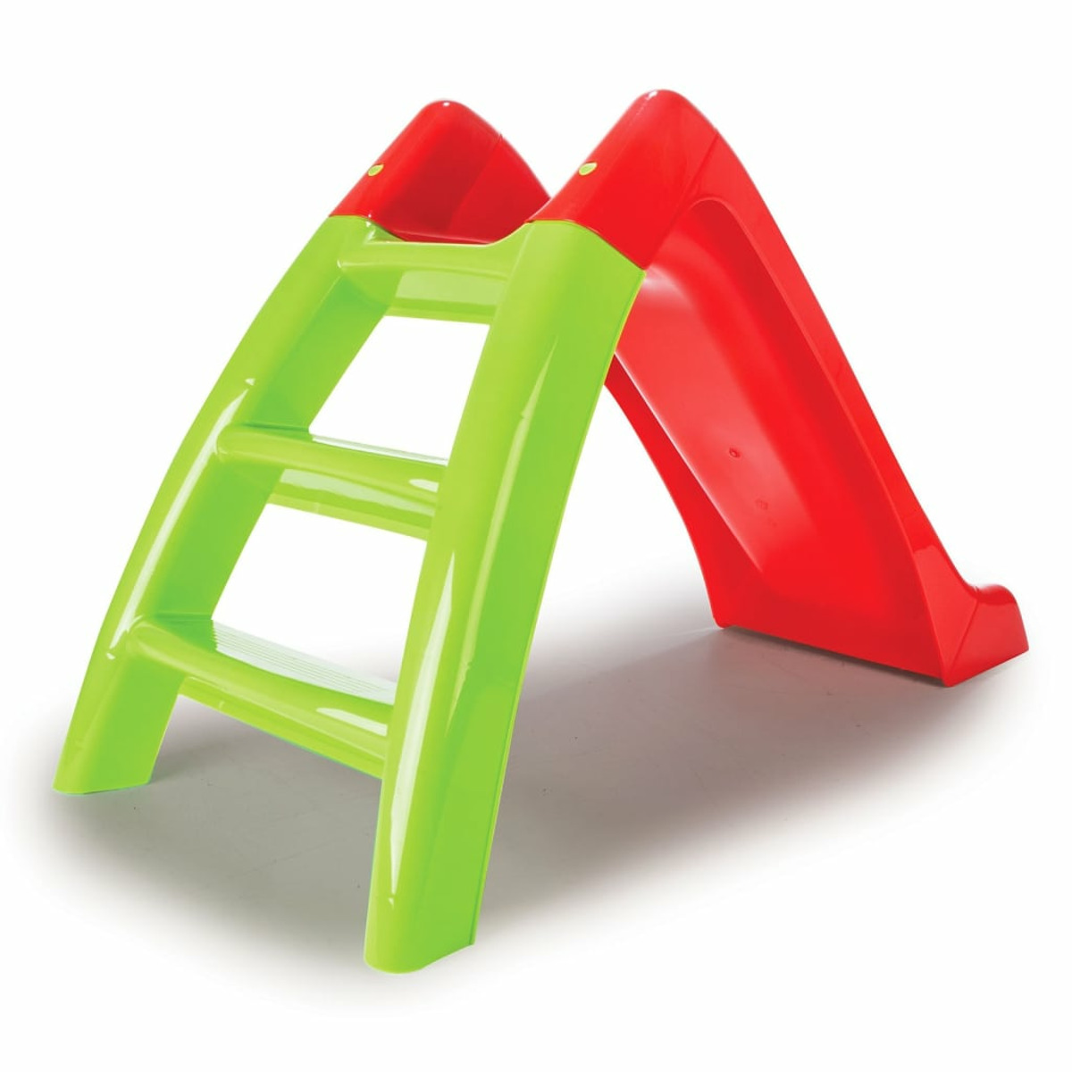 Eine grüne und rote Kunststoffrutsche und Leiter für Kinder, auf weißem Hintergrund.