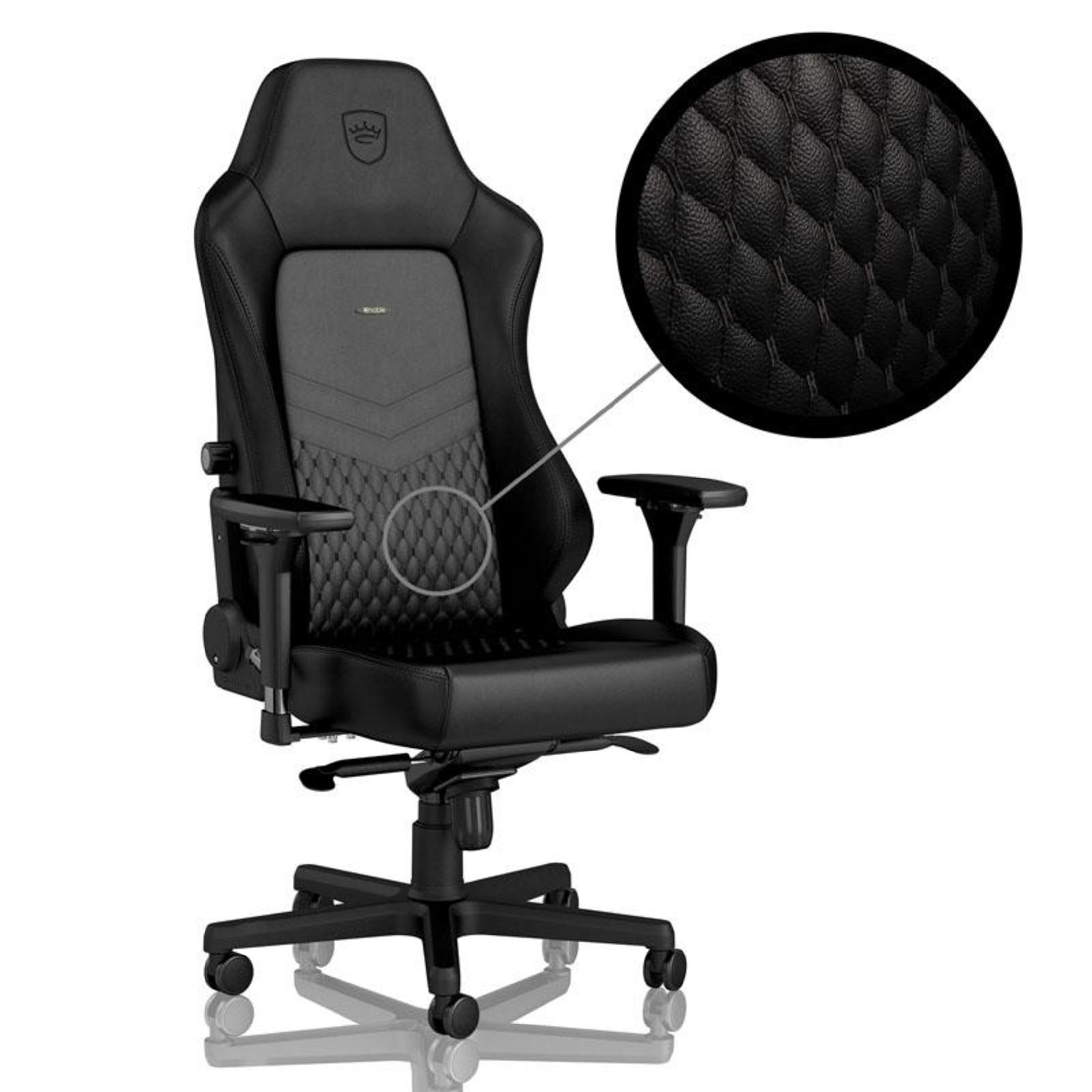 Schwarzer Gaming-Stuhl mit Rautenmuster auf Rücken und Sitz.