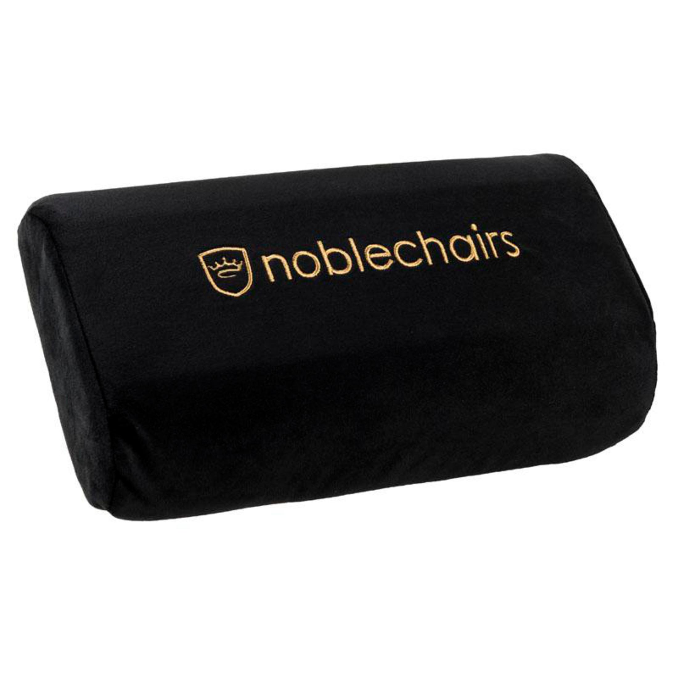 Schwarzes Lordosenstützkissen mit goldenem Logo, der Markenname "noblechairs", vor weißem Hintergrund.