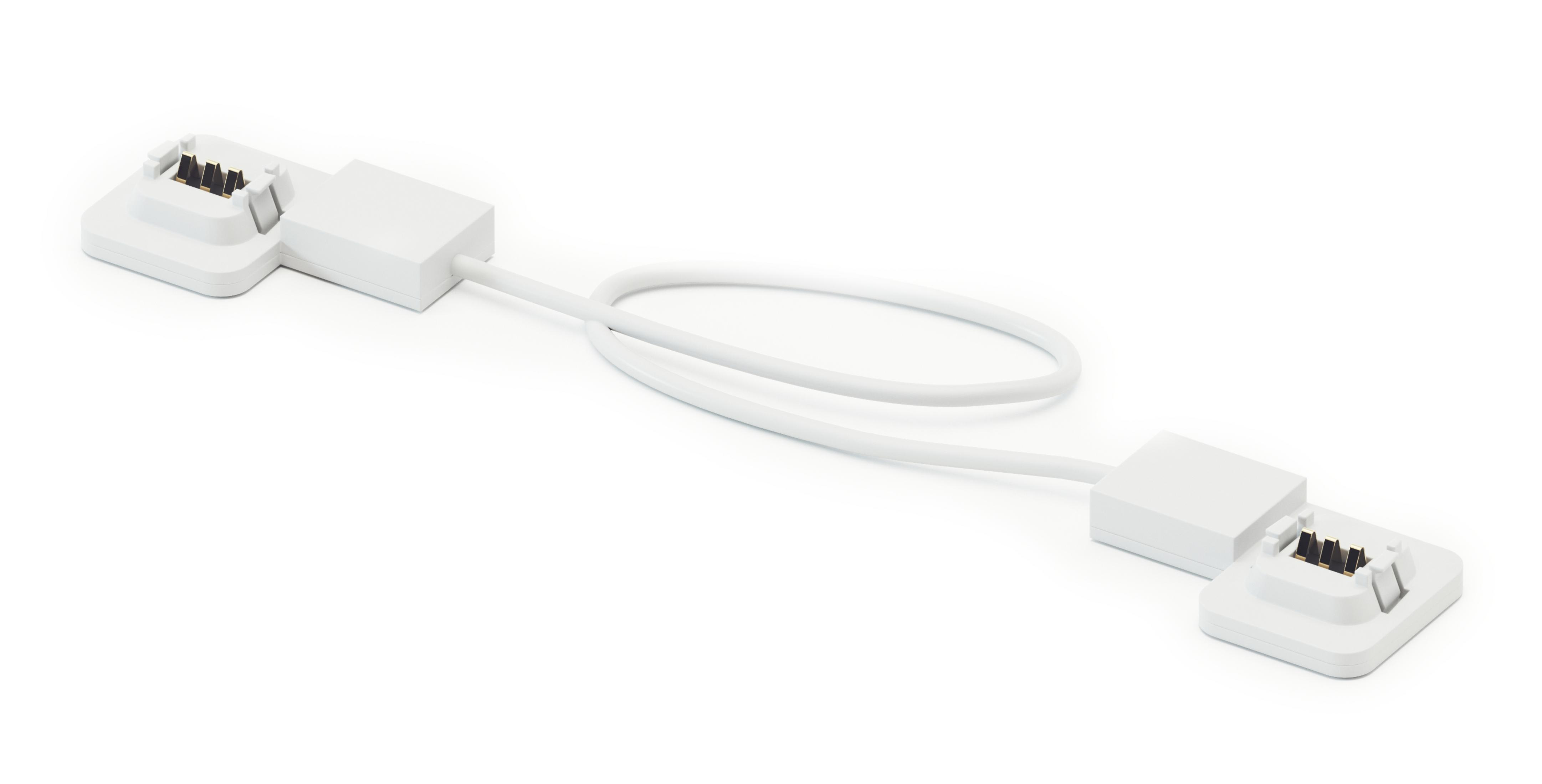 Due connettori bianchi con un cavo bianco in mezzo, su sfondo bianco. Design semplice e pulito.