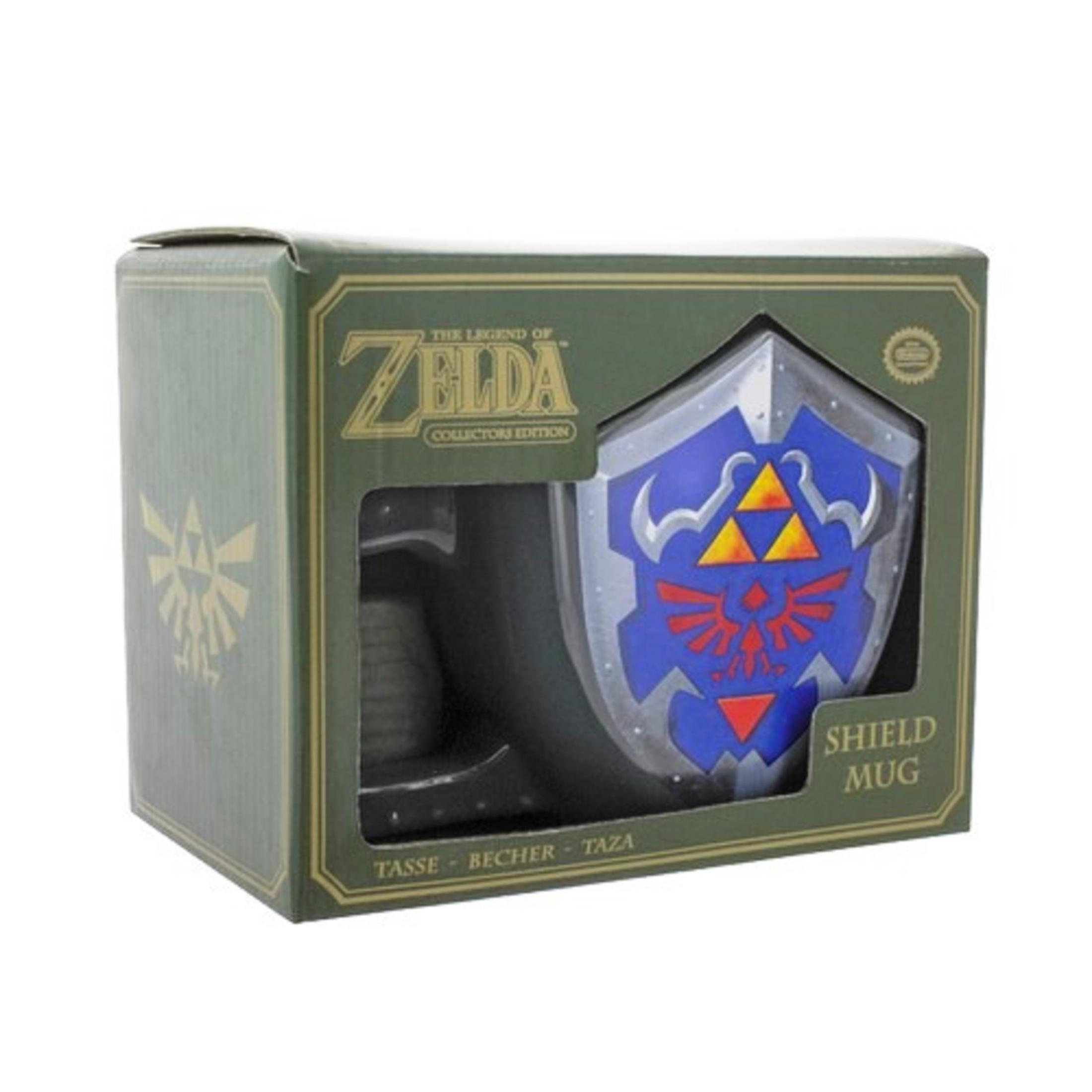 Ein Zelda-Schild-Becher in einer grün-goldenen Box mit den Worten 'Shield Mug'.