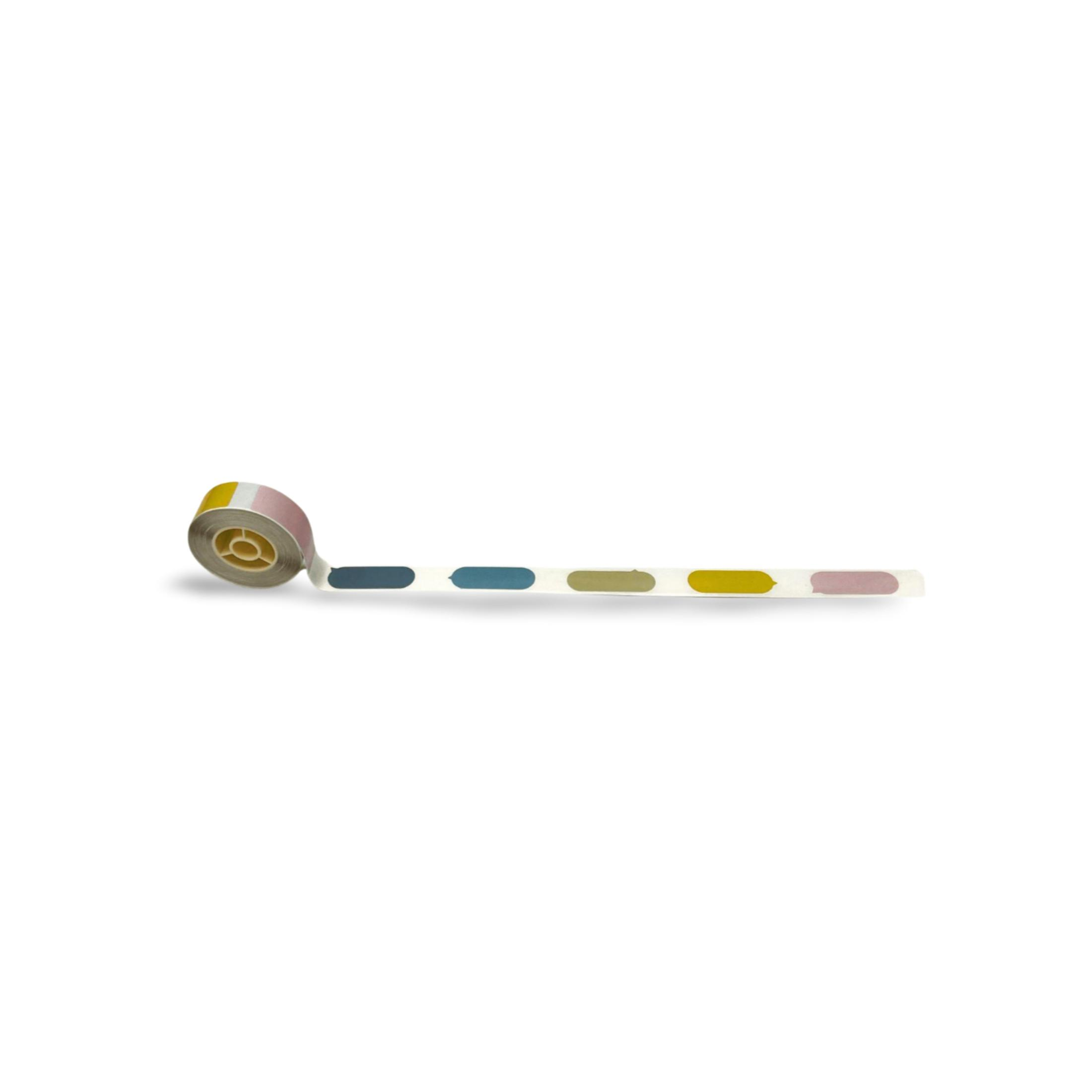 Eine Rolle mit mehrfarbigen Etiketten, darunter Blau, Grün, Gelb und Rosa, auf weißem Hintergrund.