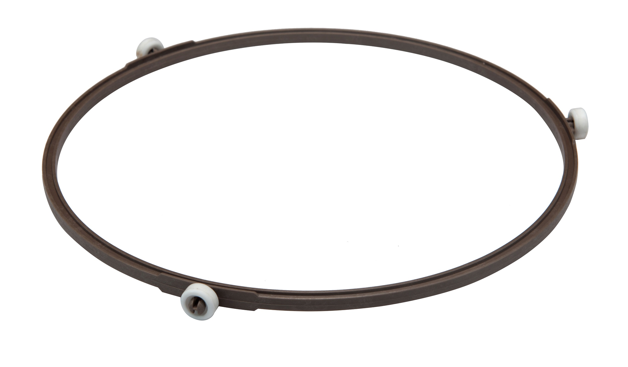 Ein brauner Mikrowellen-Drehtellerring mit drei kleinen weißen Rollen, isoliert auf weißem Hintergrund.