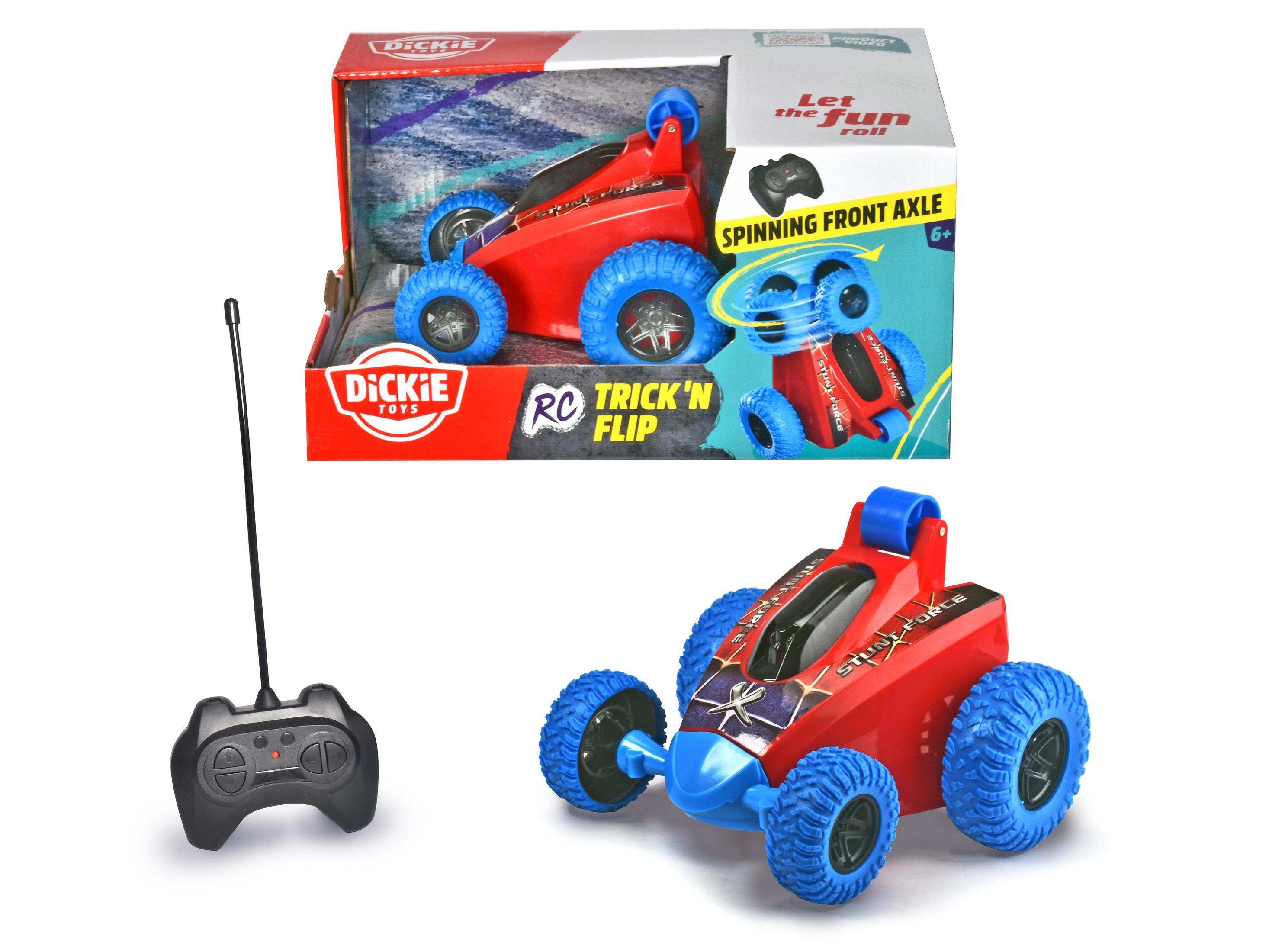 Ein Spielzeugauto mit Fernbedienung und seiner Box auf weißem Hintergrund.