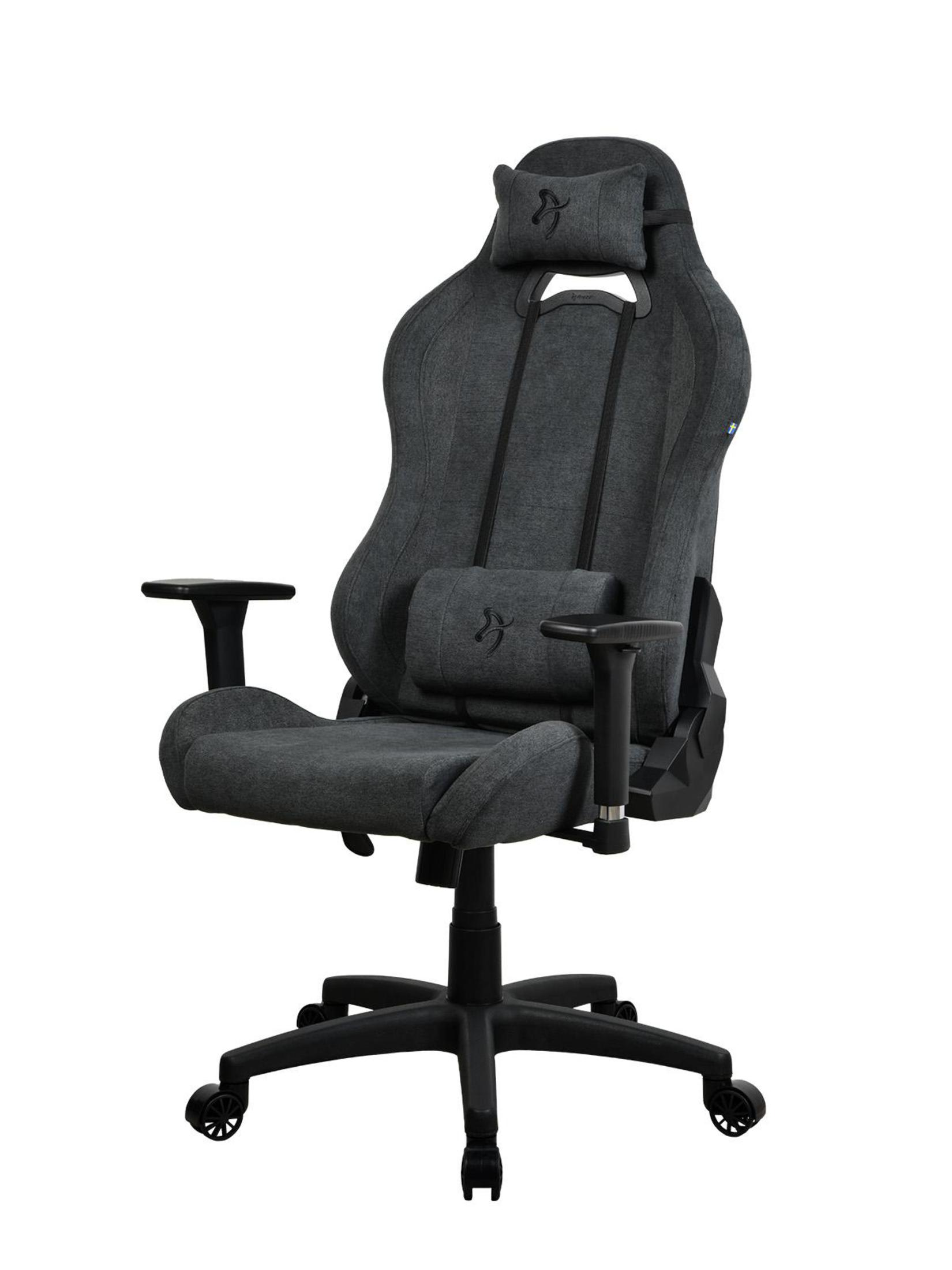 Een grijze gamingstoel met hoofdsteun, lendensteun, armleuningen en een zwarte basis.