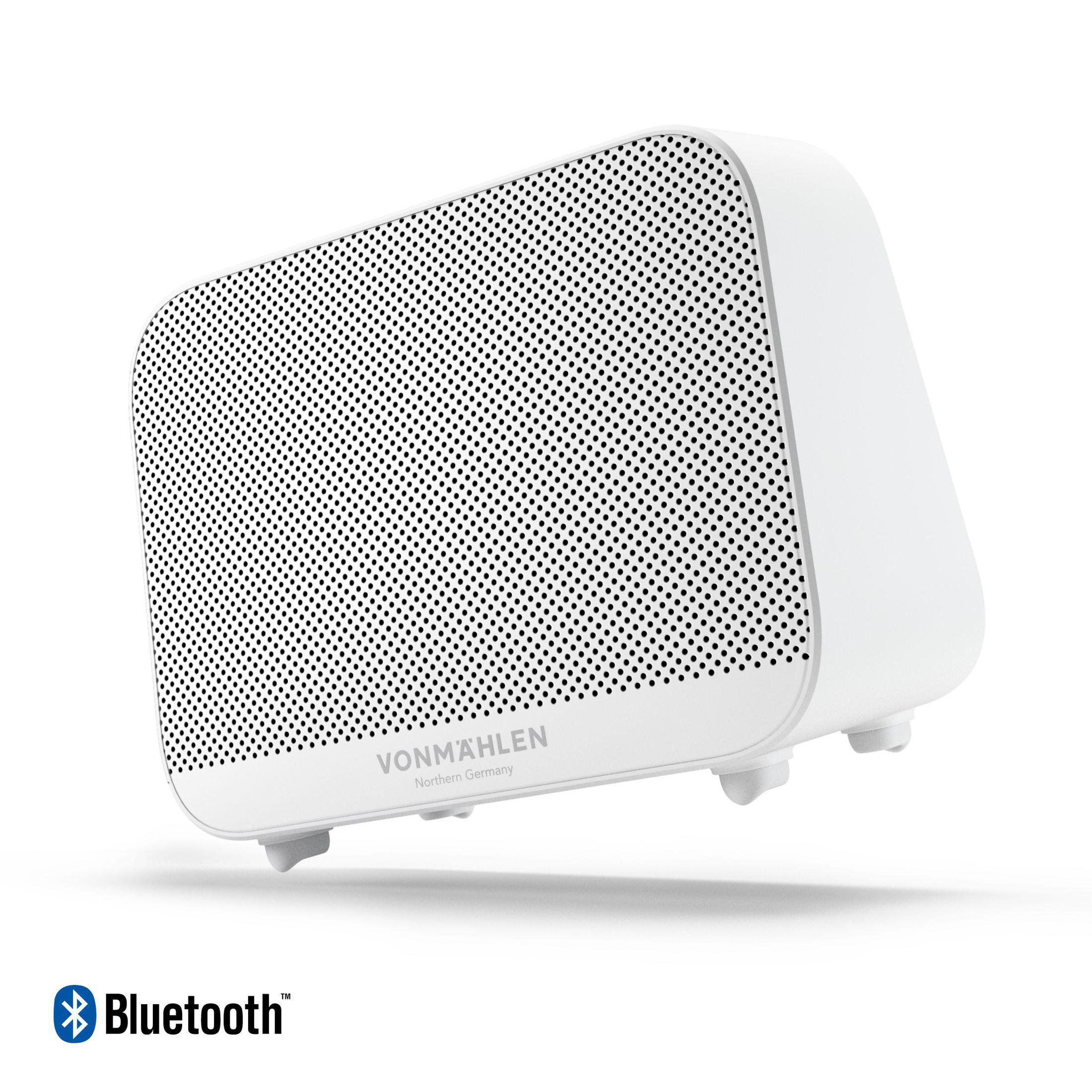 Ein weißer Lautsprecher mit Gittermuster. Das VonMählen-Logo ist sichtbar, mit Bluetooth-Logo.