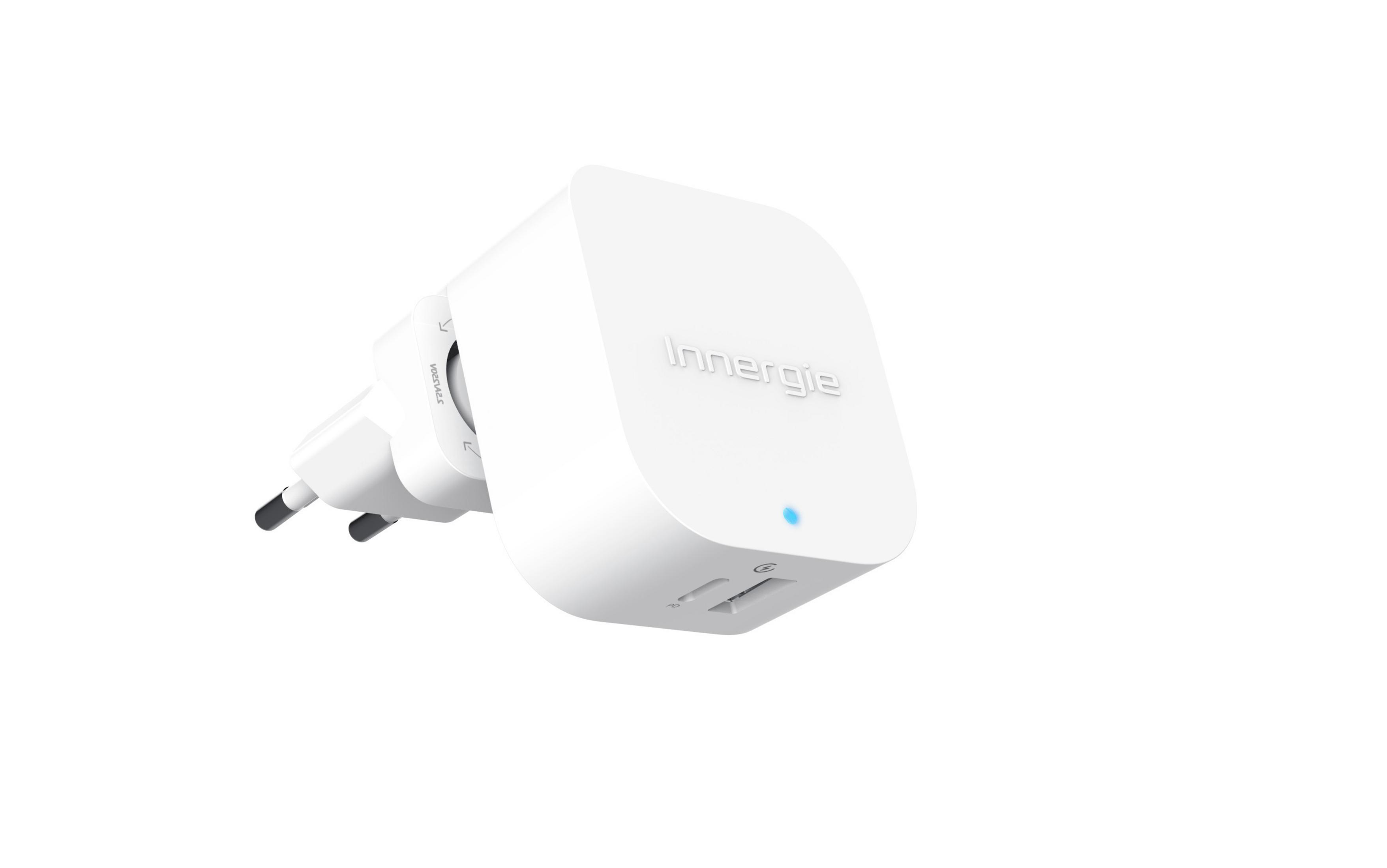 Weißer Netzadapter mit mehreren Steckern für den internationalen Gebrauch, mit dem Namen Innergie versehen.
