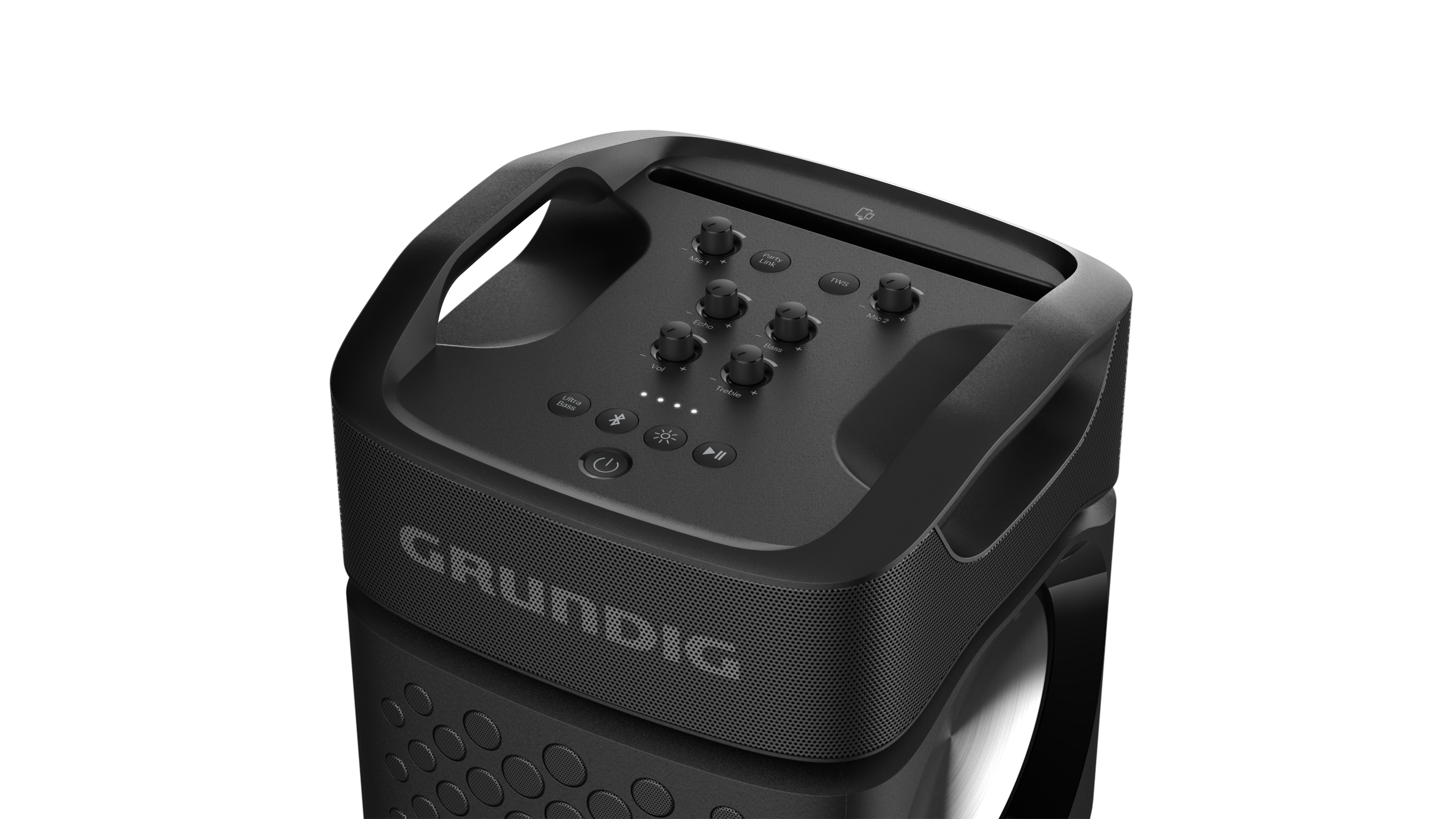 Primo piano di un altoparlante Grundig nero con pannello di controllo e maniglia, che mostra pulsanti e interfaccia.