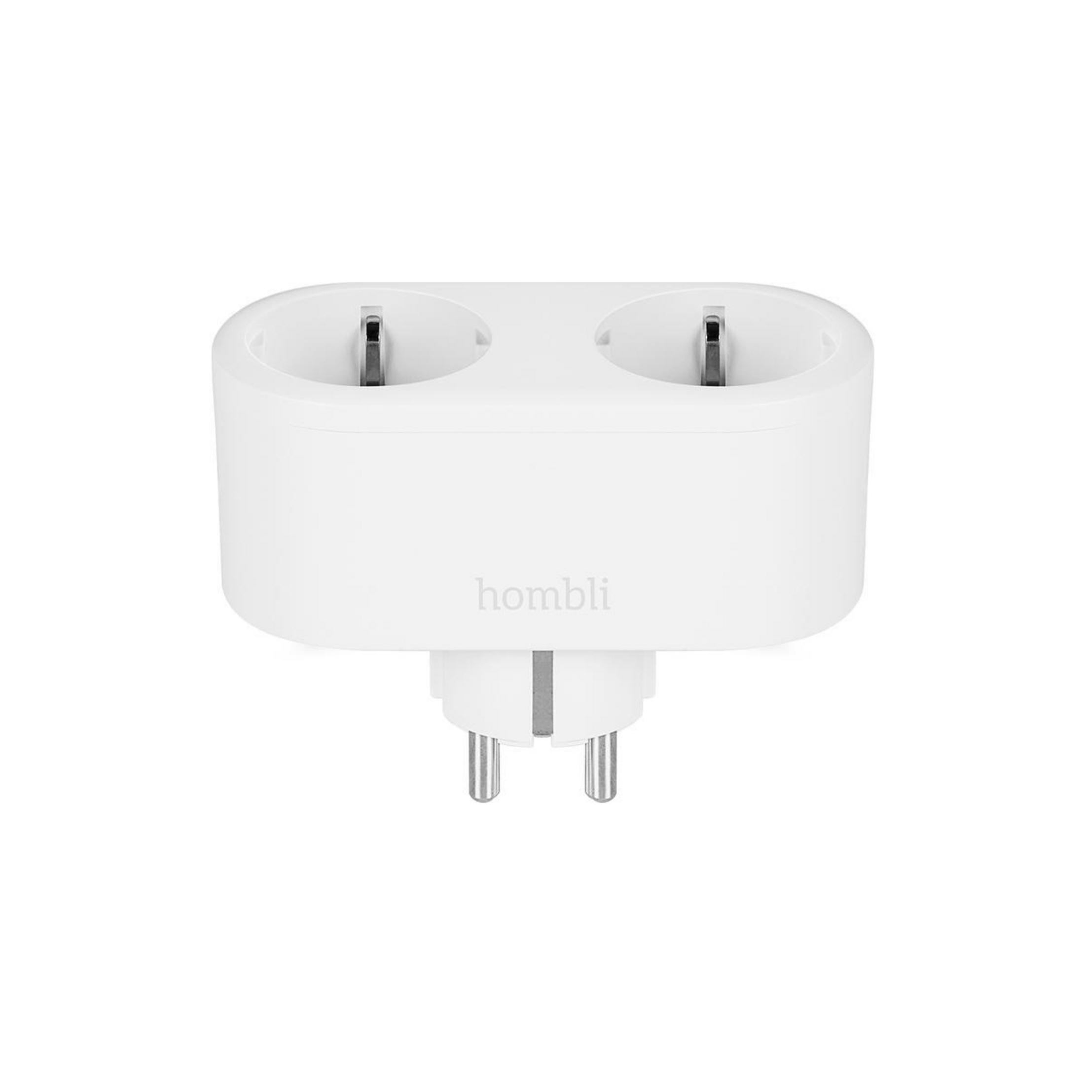 Ein weißer Doppelsteckdosenadapter mit zwei Euro-Steckern. Das Wort 'hombli' ist darauf gedruckt.