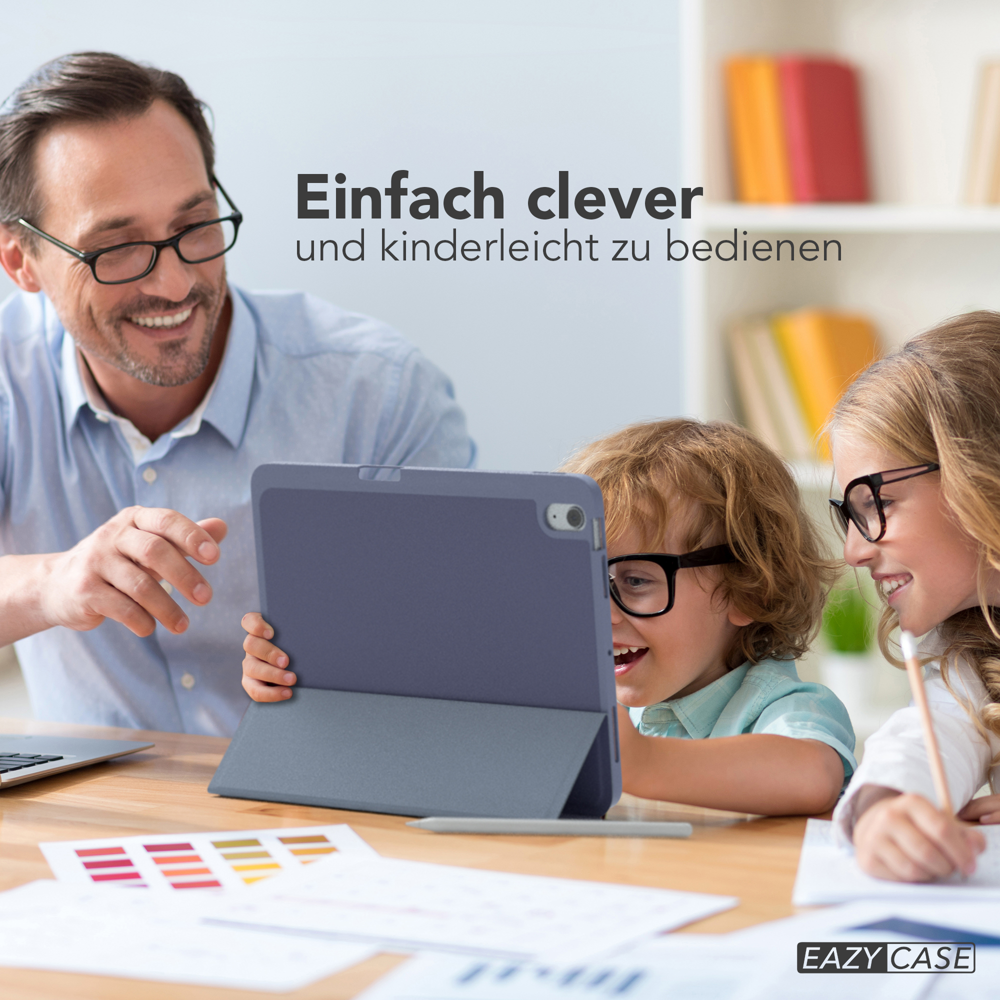 Ein Vater und zwei Kinder betrachten ein Tablet. Ein Text 