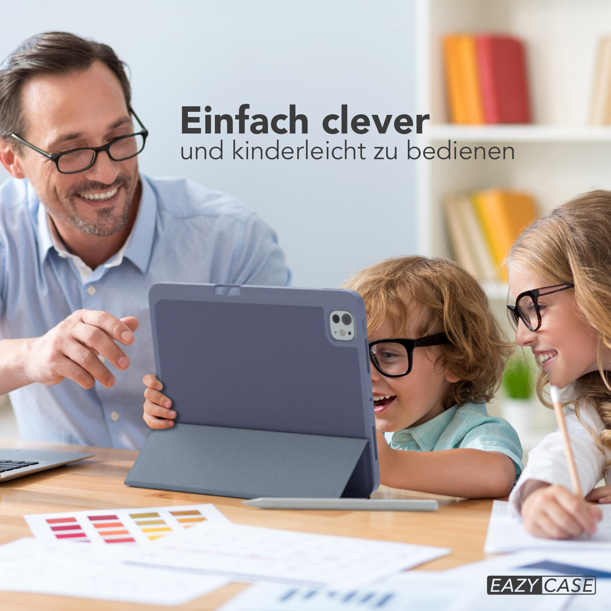 Ein Vater und zwei Kinder betrachten ein Tablet. Ein Text 