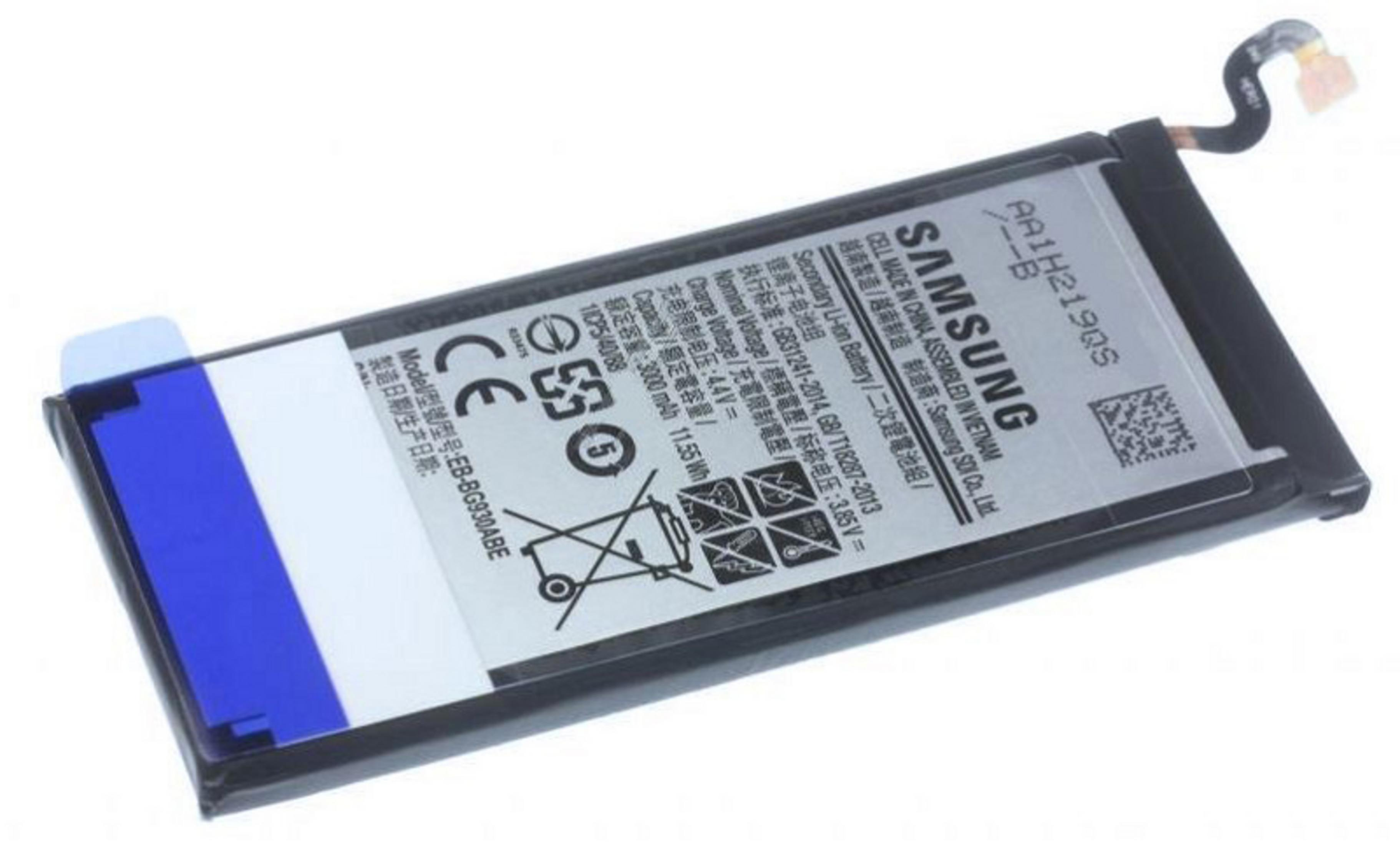 Samsung-Telefonbatterie mit Etiketten, schwarz und silber. Die Batterie ist rechteckig.