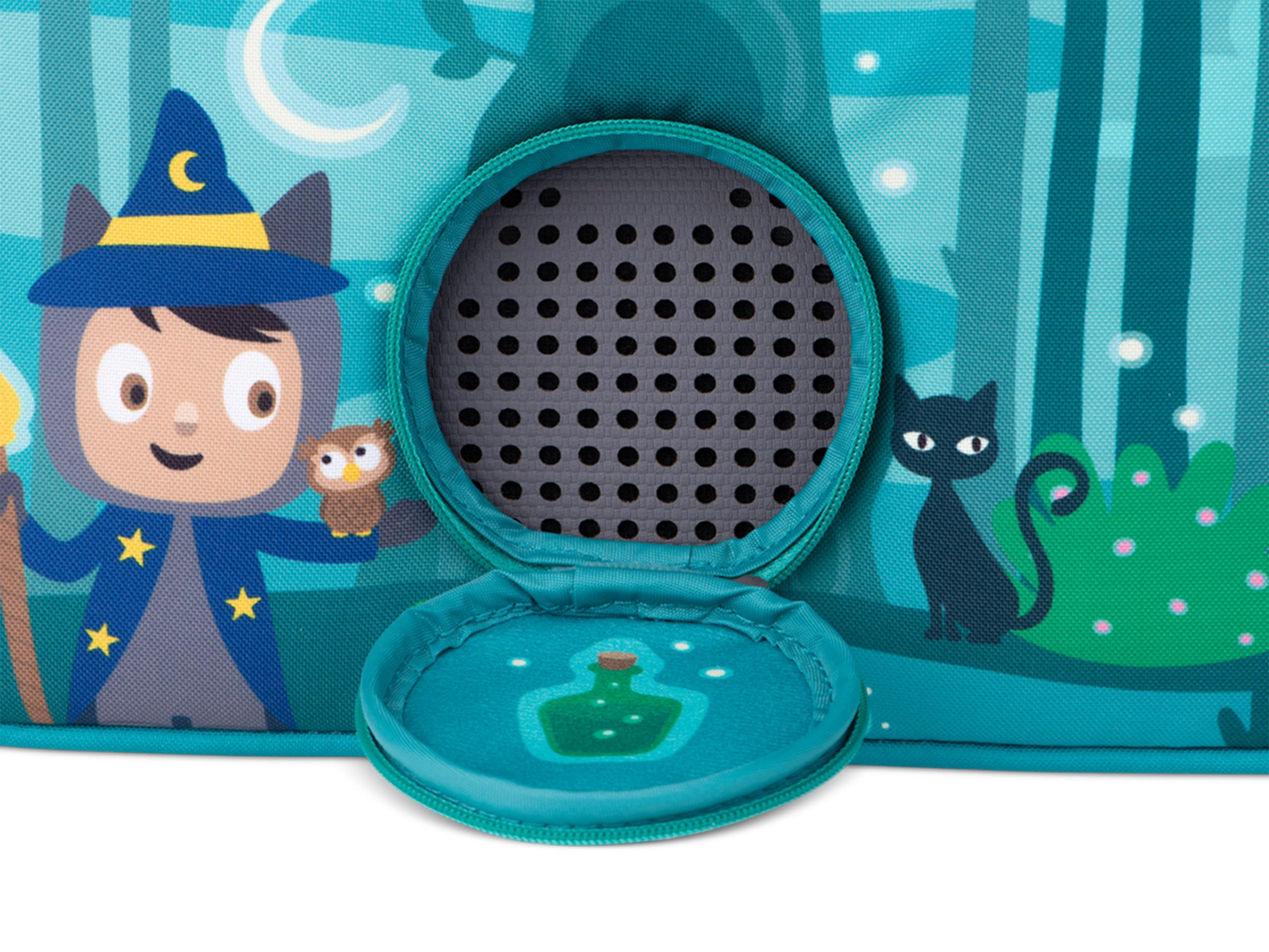 Eine Zeichentrickszene mit einem Zauberer, einer Eule und einer schwarzen Katze. Der Hintergrund ist ein Wald.