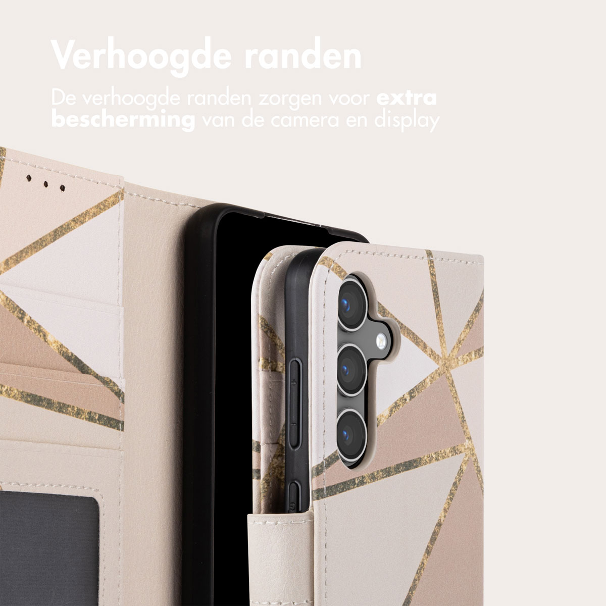 Telefoonhoesje met geometrisch ontwerp. De hoes is open, onthullend een telefoon.