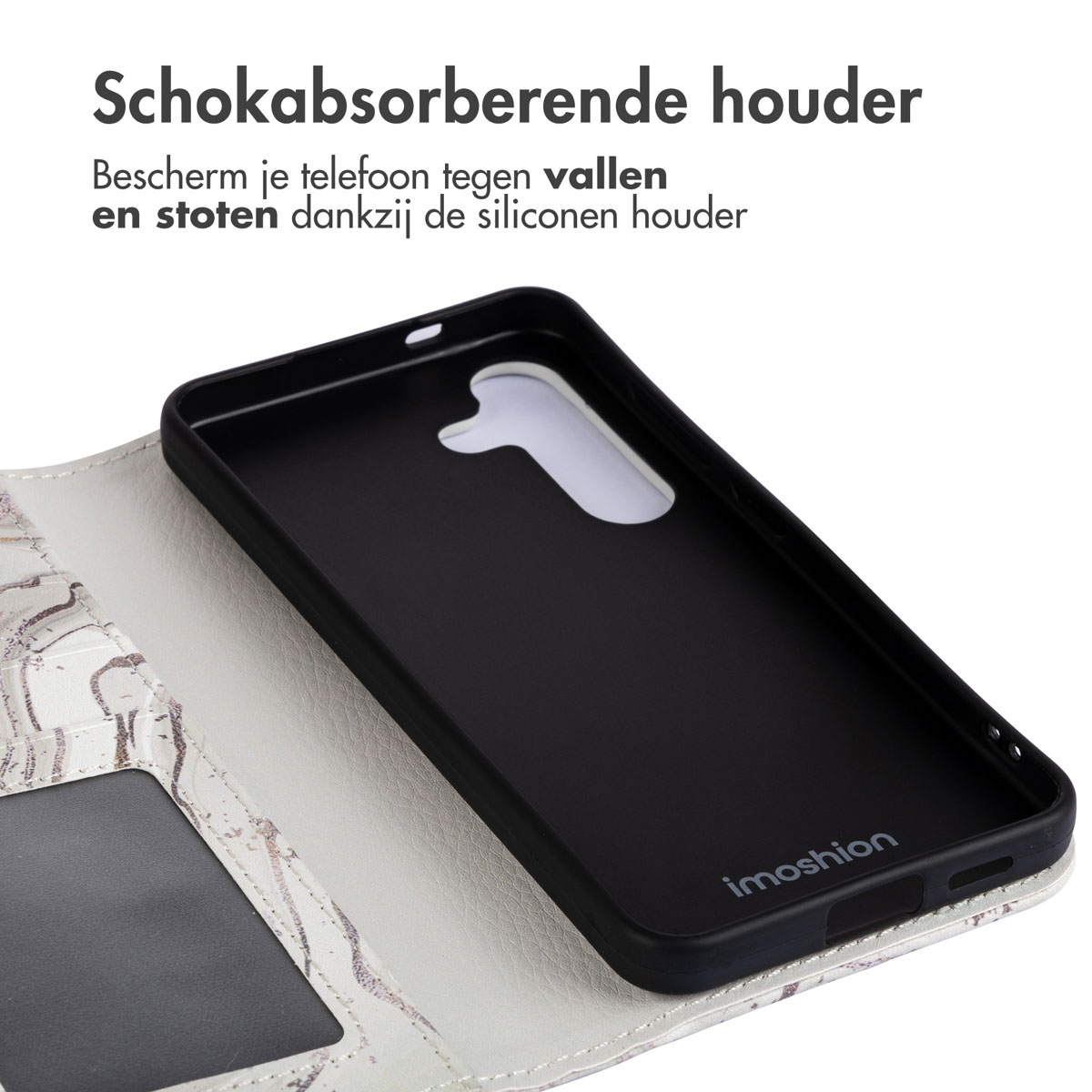 Zwarte binnenkant van een telefoonhoesje met een wit en zilver patroon aan de buitenkant.