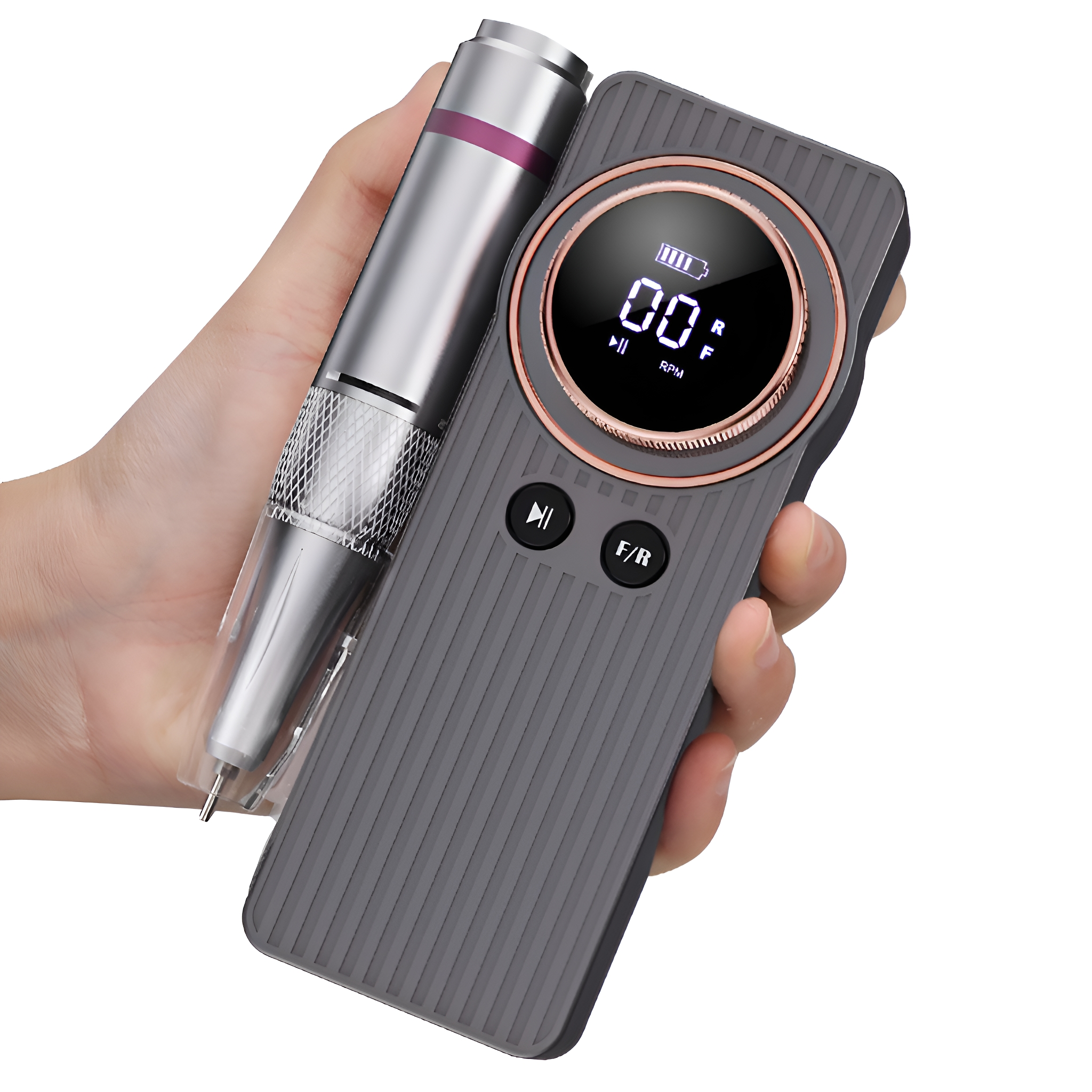 Hand hält eine graue Nagelfräsmaschine mit digitaler Anzeige und einem silbernen Bohrer.