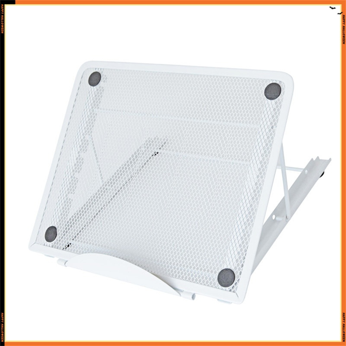 Weißer Laptop-Ständer mit Mesh-Oberfläche, vor einem Halloween-Themenrand.