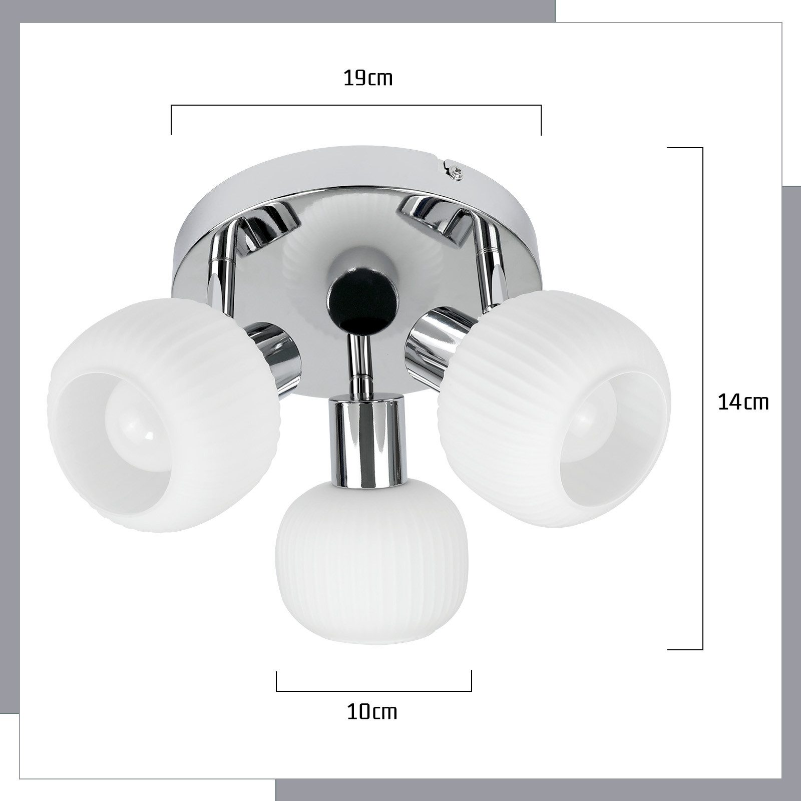 Un apparecchio di illuminazione a soffitto cromato con tre lampadine a globo bianche, con dimensioni indicate in centimetri.
