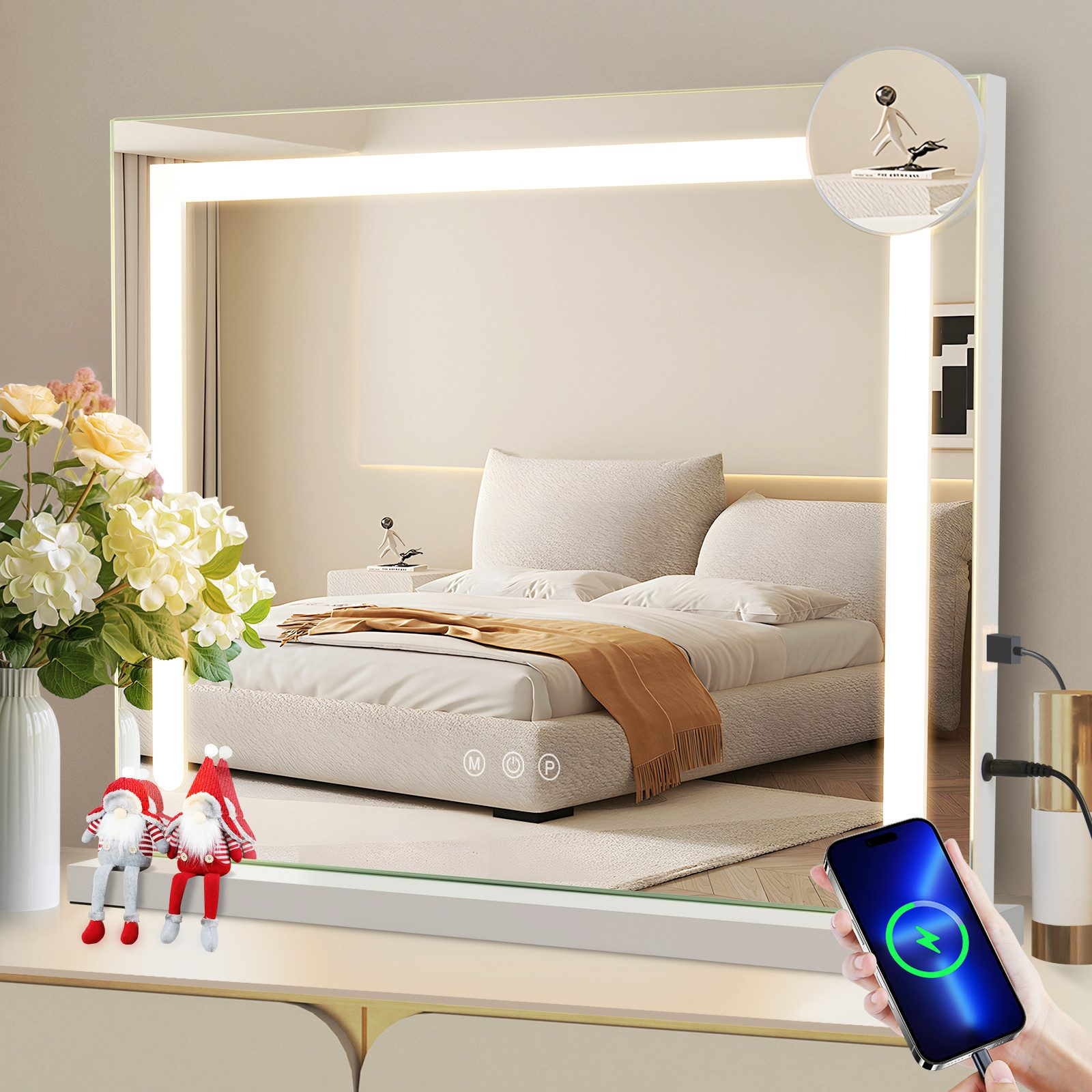 Schlafzimmer mit beleuchtetem Spiegel. Bett und ladendes Telefon vor dem Spiegel. Zwei Zwerge sitzen unten.