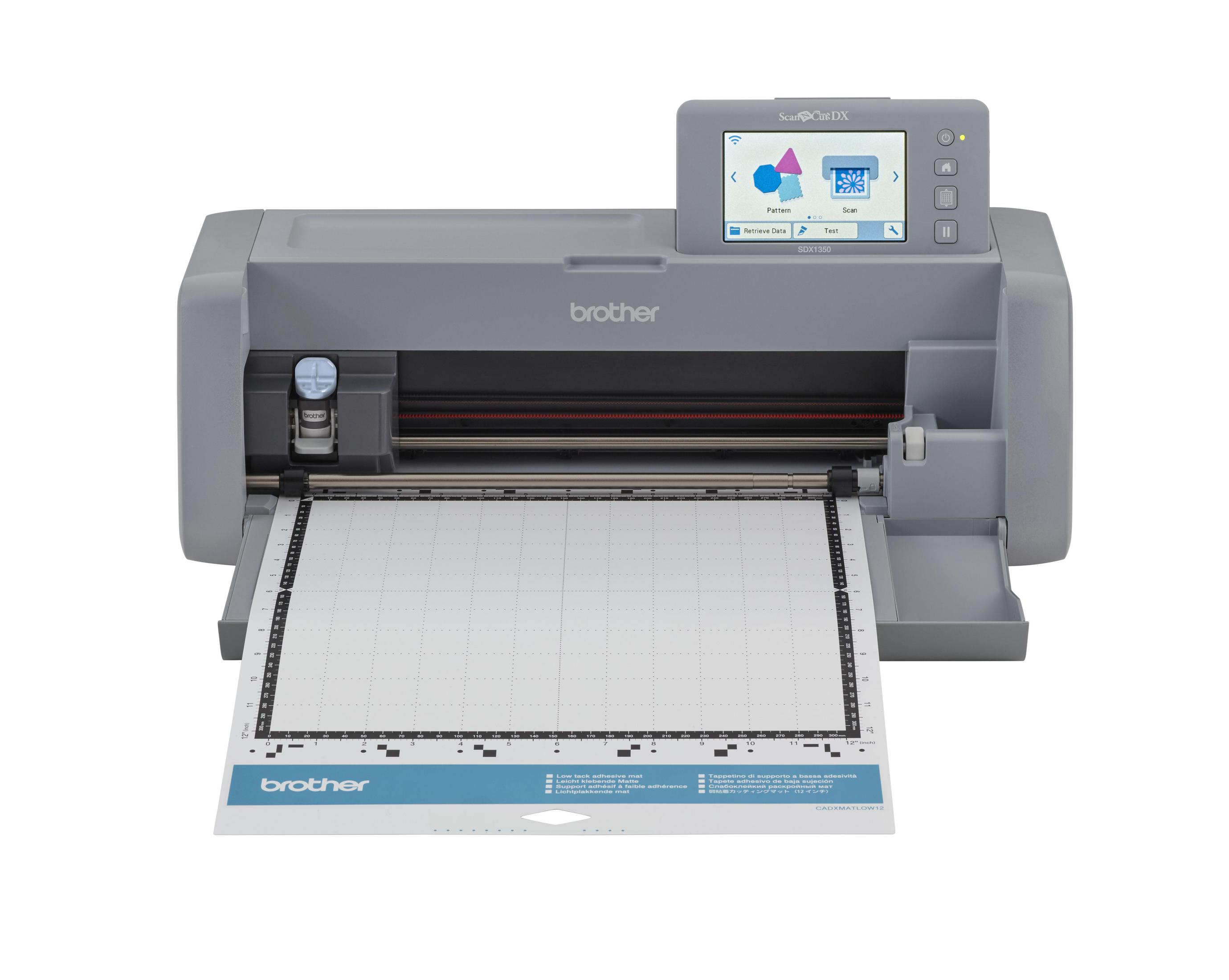 Ein grauer Brother-Scanner mit Bildschirm und Papierfach.
