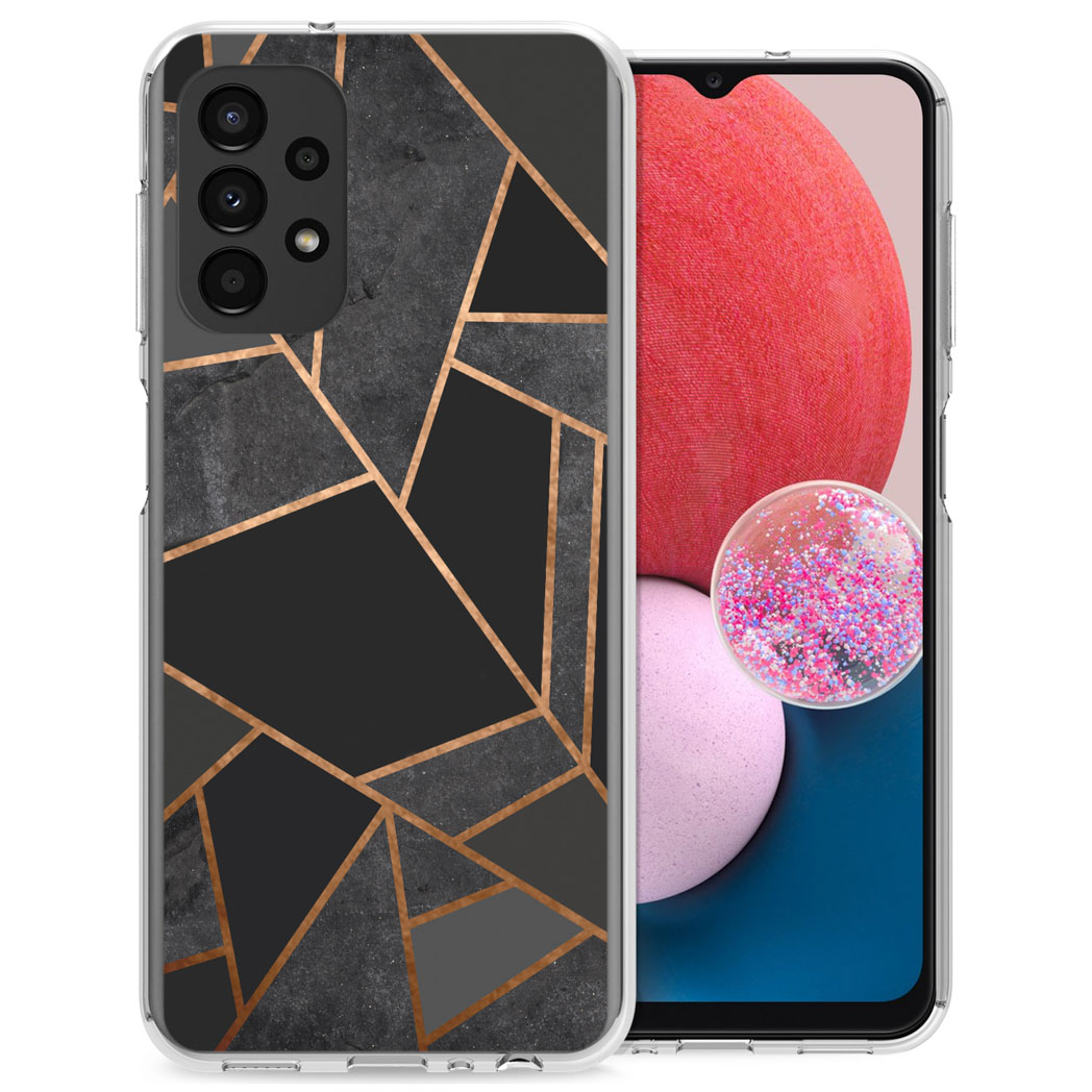 Telefoonhoesje met een geometrisch ontwerp van zwarte, grijze en gouden vormen op een donkergrijze achtergrond.