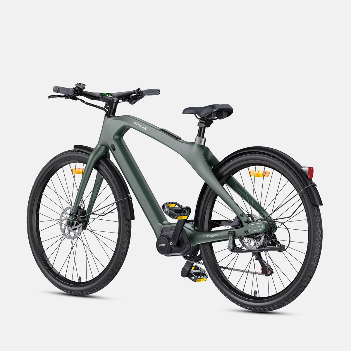 Grünes Elektrofahrrad auf weißem Hintergrund. Schwarze Reifen, Sitz und Lenker. Marke 'enviolo' auf dem Rahmen.