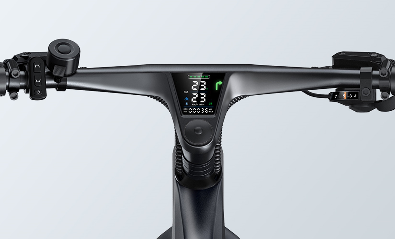 Roller-Lenker mit integriertem Display, das Geschwindigkeit, Batterie und Richtungsangaben anzeigt.