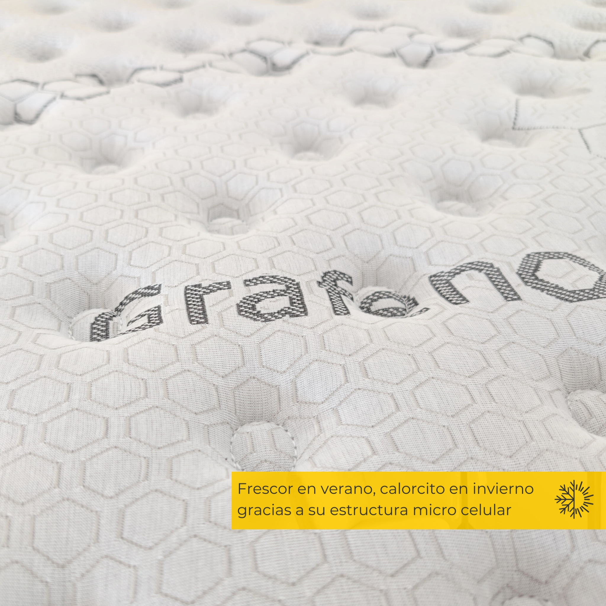 Primer plano de un colchón blanco con la palabra 'grafeno'. Un banner amarillo dice fresco en verano y cálido en invierno.