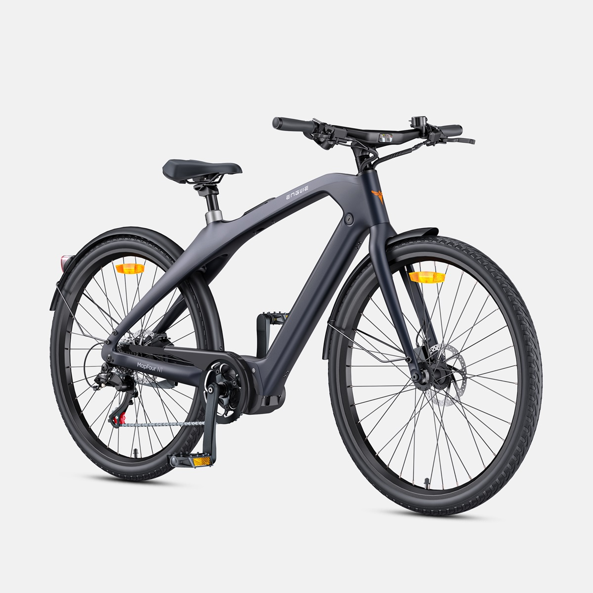 Dunkelgraues Elektrofahrrad. Schwarze Reifen, Sattel und Lenker. Orange Reflektoren an Rädern und Schutzblechen.