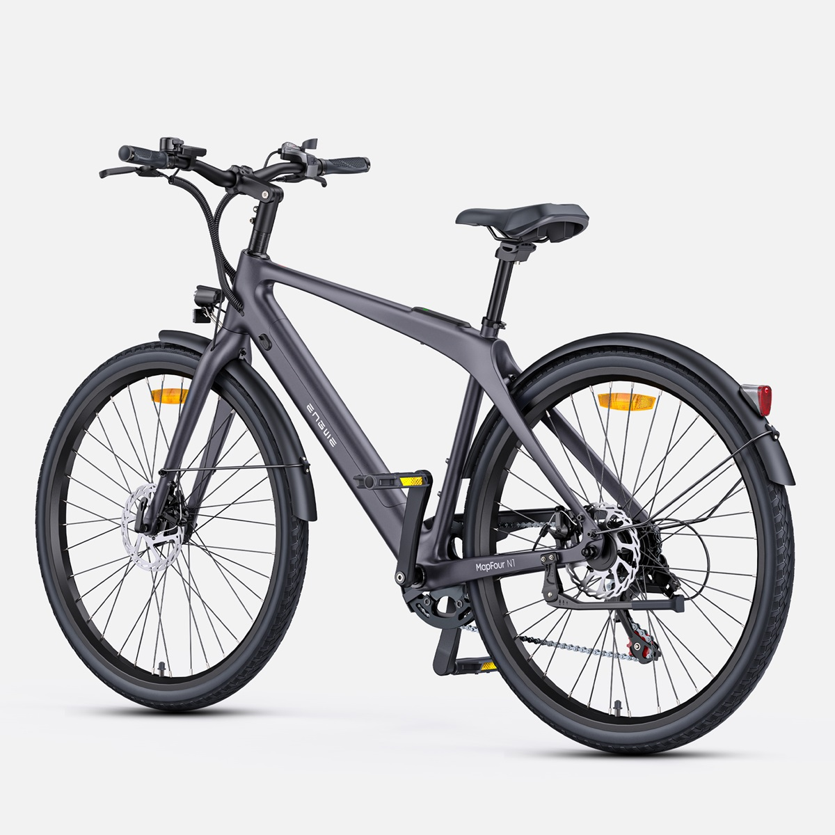 Ein graues Elektrofahrrad von der Seite, das Räder, Rahmen, Lenker und Sitz zeigt.