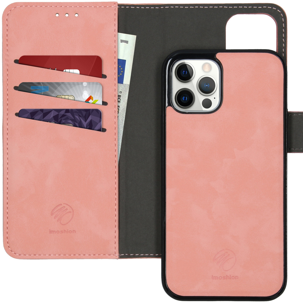 Étui de téléphone rose ouvert avec cartes et argent visibles.