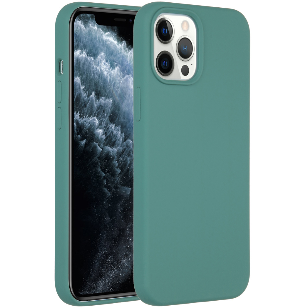 Coque de téléphone vert d'eau avec un téléphone à l'intérieur. Le téléphone a 3 caméras.