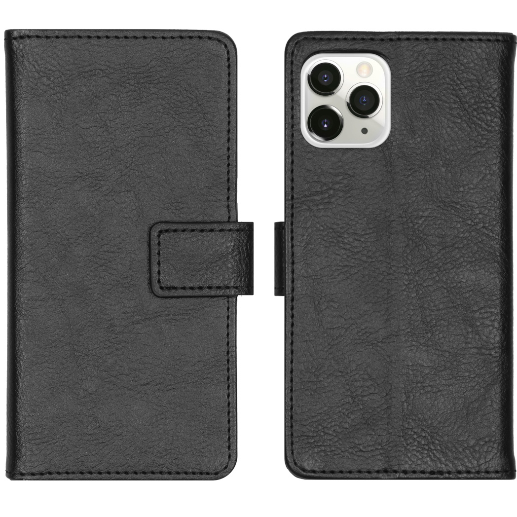 Étui de téléphone en cuir noir, ouvert montrant le téléphone. Fermoir magnétique.