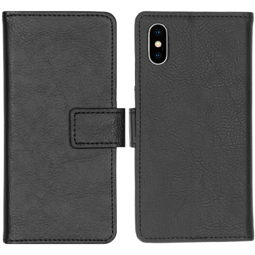 Un étui de téléphone en cuir noir, ouvert et fermé. Le téléphone n'est pas visible.
