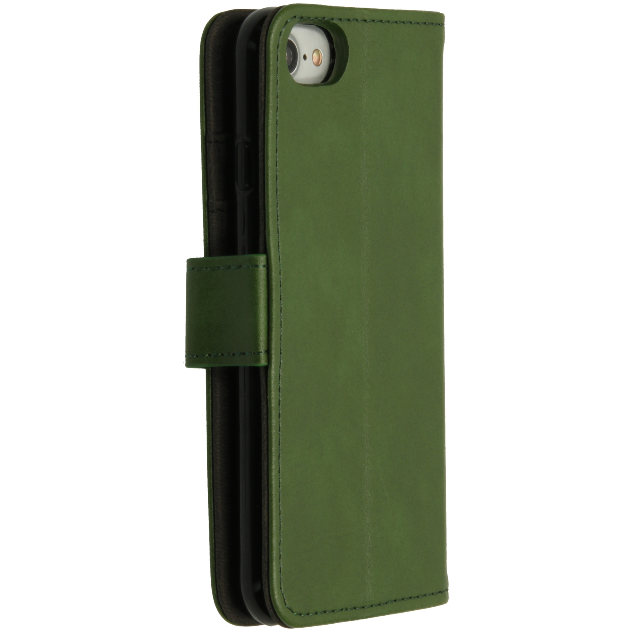 Een groene leren telefoonhoes met een gesloten flap wordt getoond.