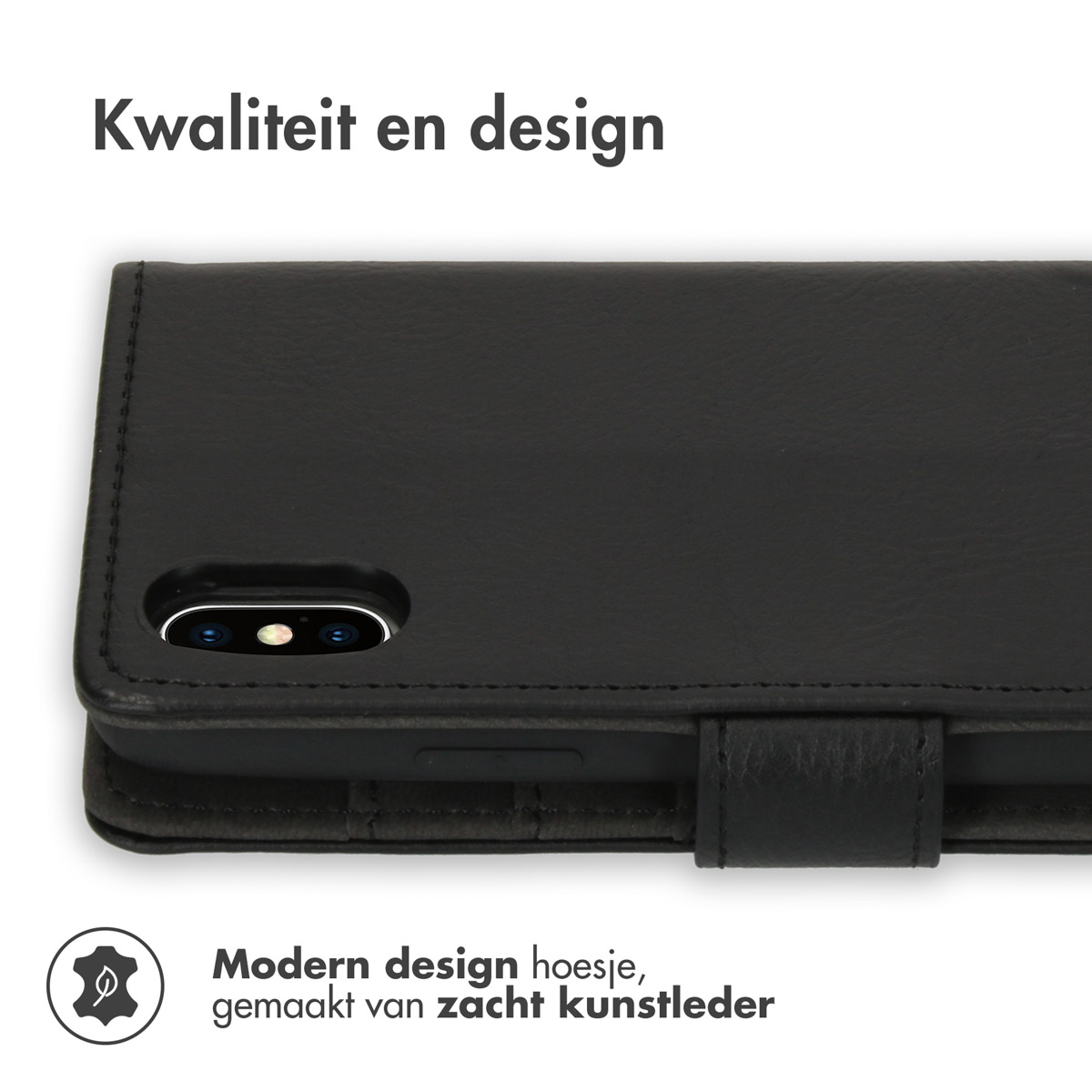 Une coque de téléphone noire dans la main d'une personne, avec du texte sur le design et la qualité.