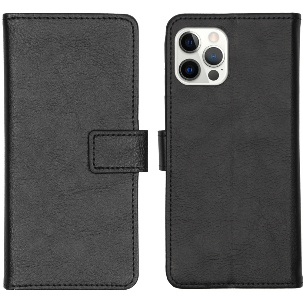 Étui de téléphone en cuir noir. Ouvert à droite avec le téléphone, fermoir fermé à gauche.