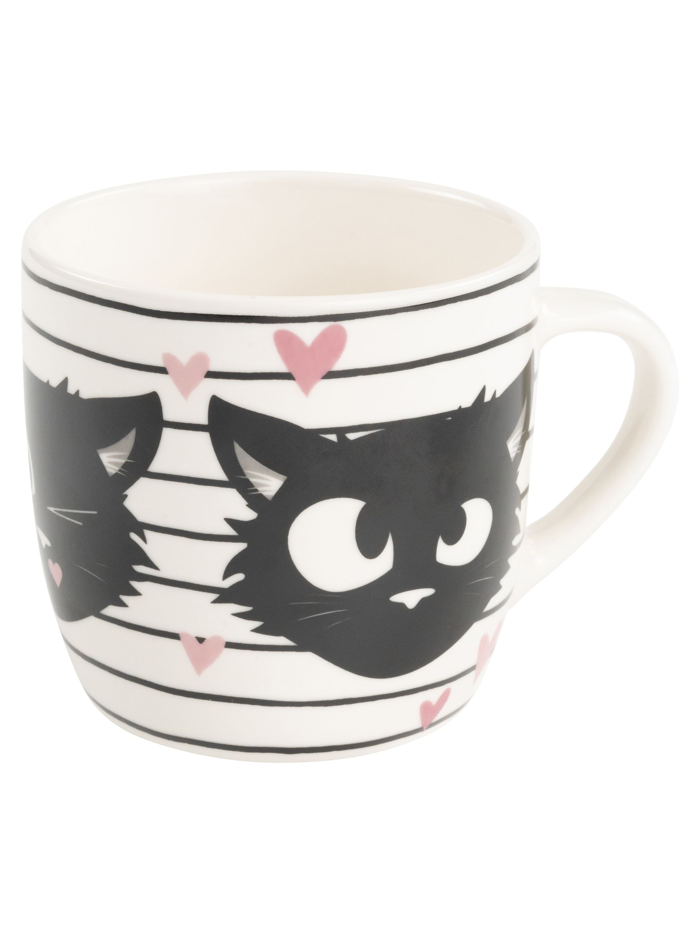 Weiße Tasse mit schwarzen Streifen, schwarzen Katzenköpfen und rosa Herzen. Weißer Hintergrund.