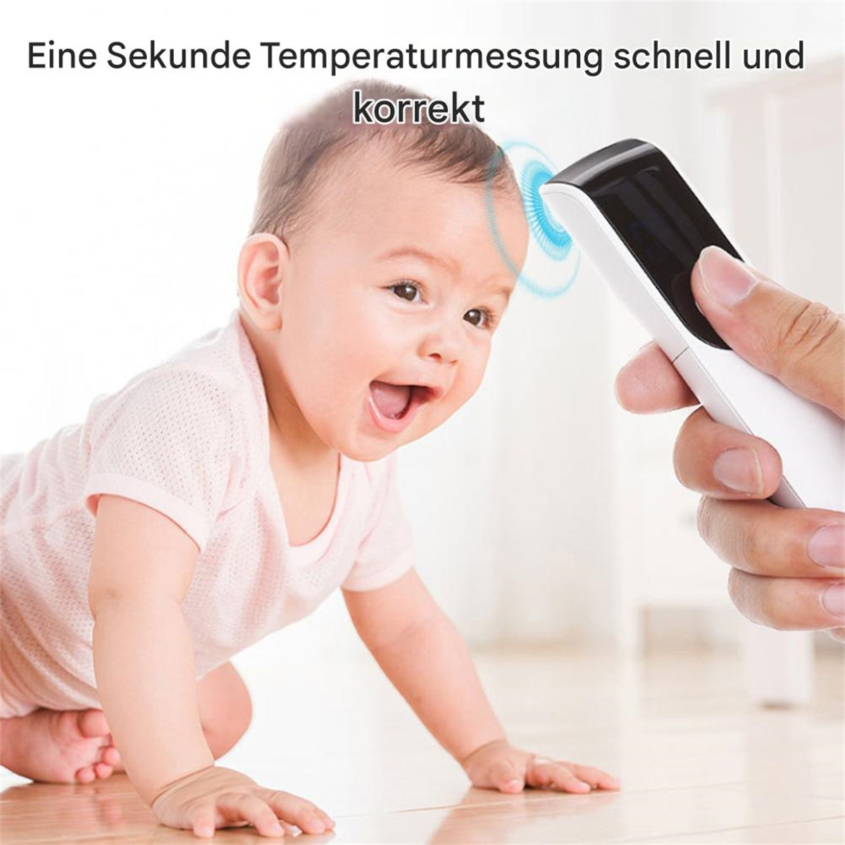 Ein Baby wird mit einem Stirnthermometer auf Fieber untersucht. Der Text lautet 'Eine Sekunde Temperatur'.